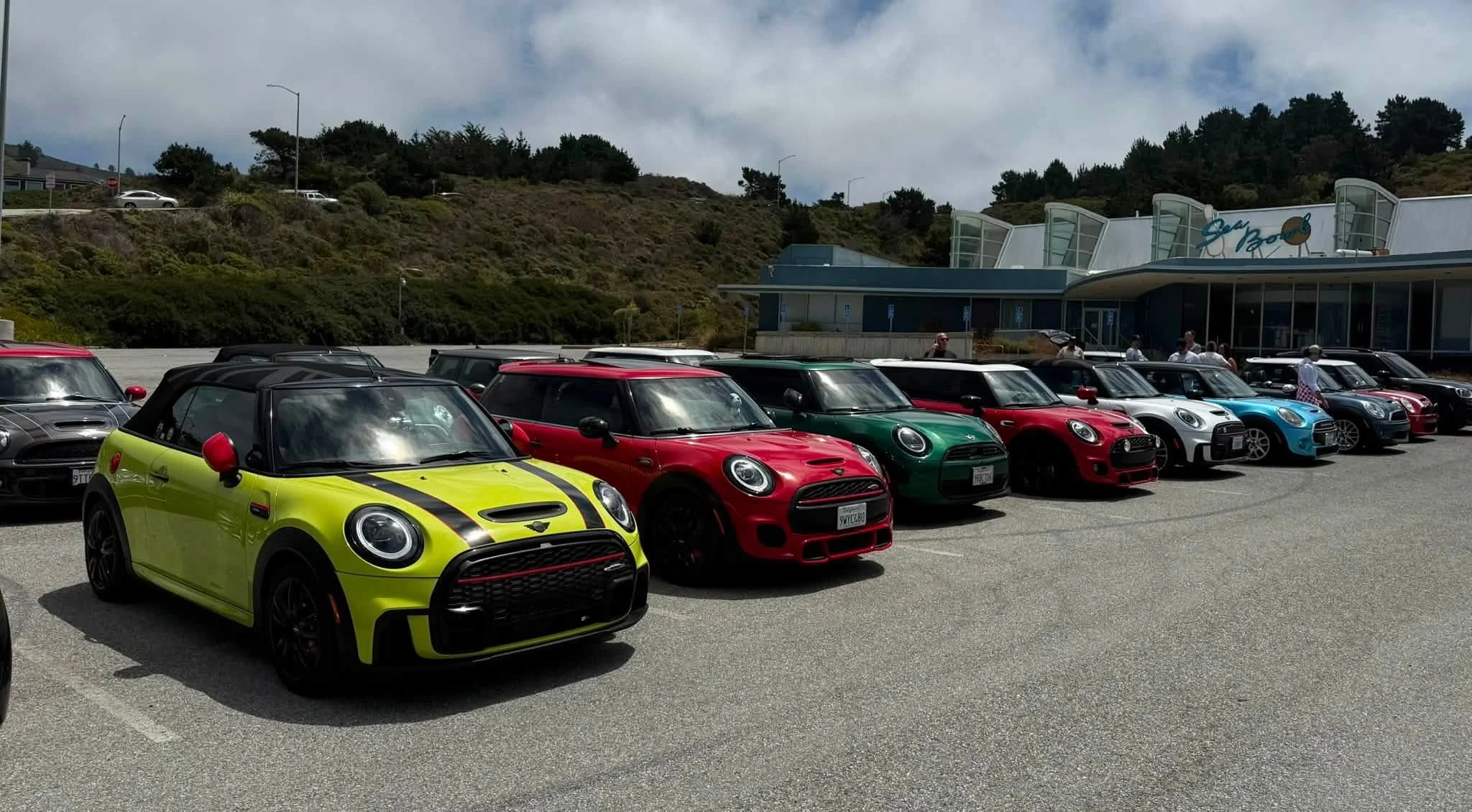 26-07 - pacifica - minis-at-the-destination.jpg