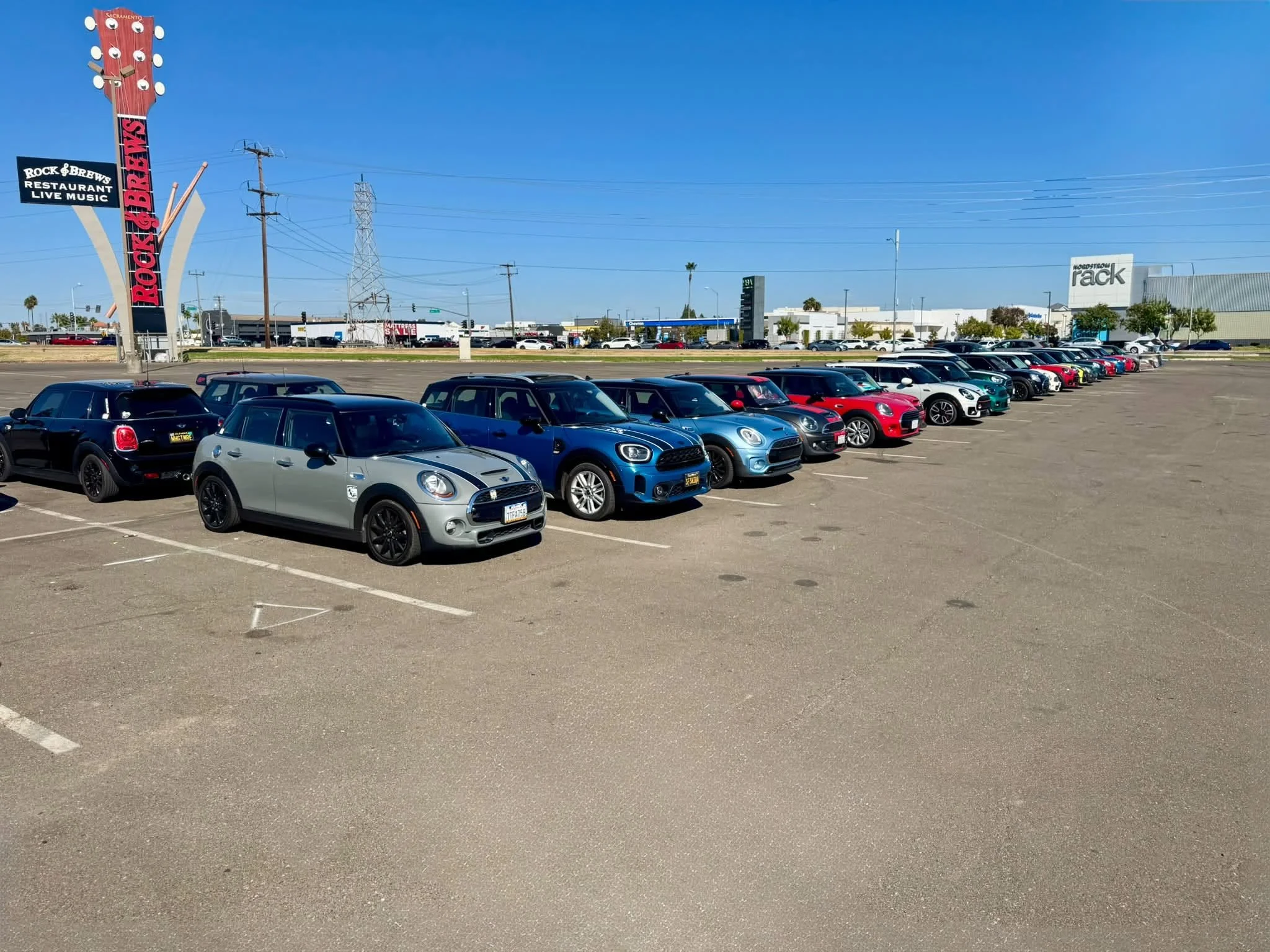 26-10 - mtts-ca - minis-at-rock-and-brews-1.jpg