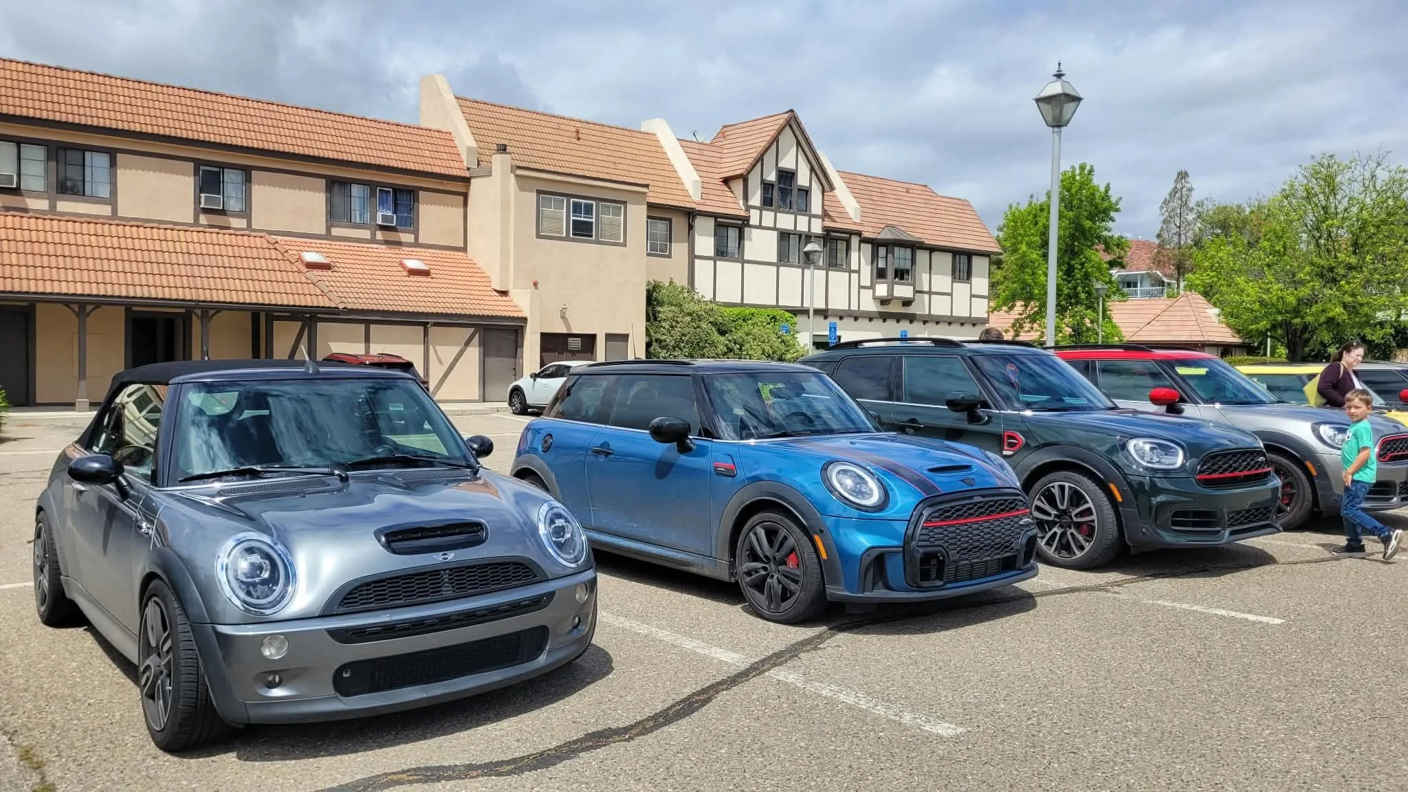 26-04 - santa-barbera - minis-in-solvang-1.JPEG