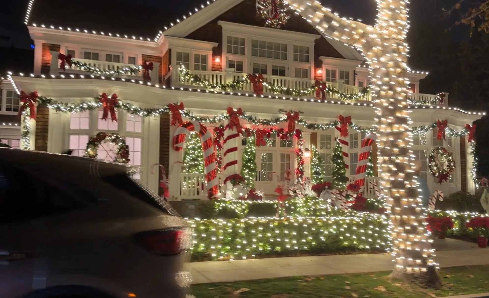 25-12 - xmas-lights - house-lights.jpg