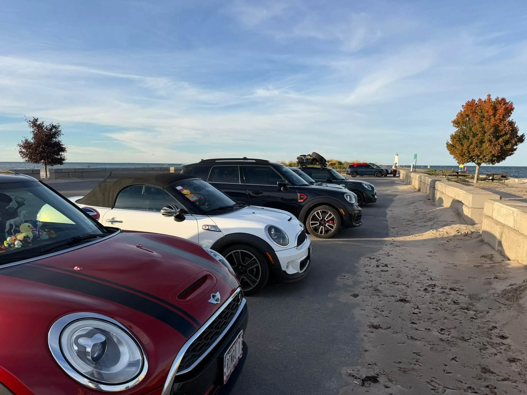 26-10 - mtts-ny - minis-at-sodus-lighthouse.jpg