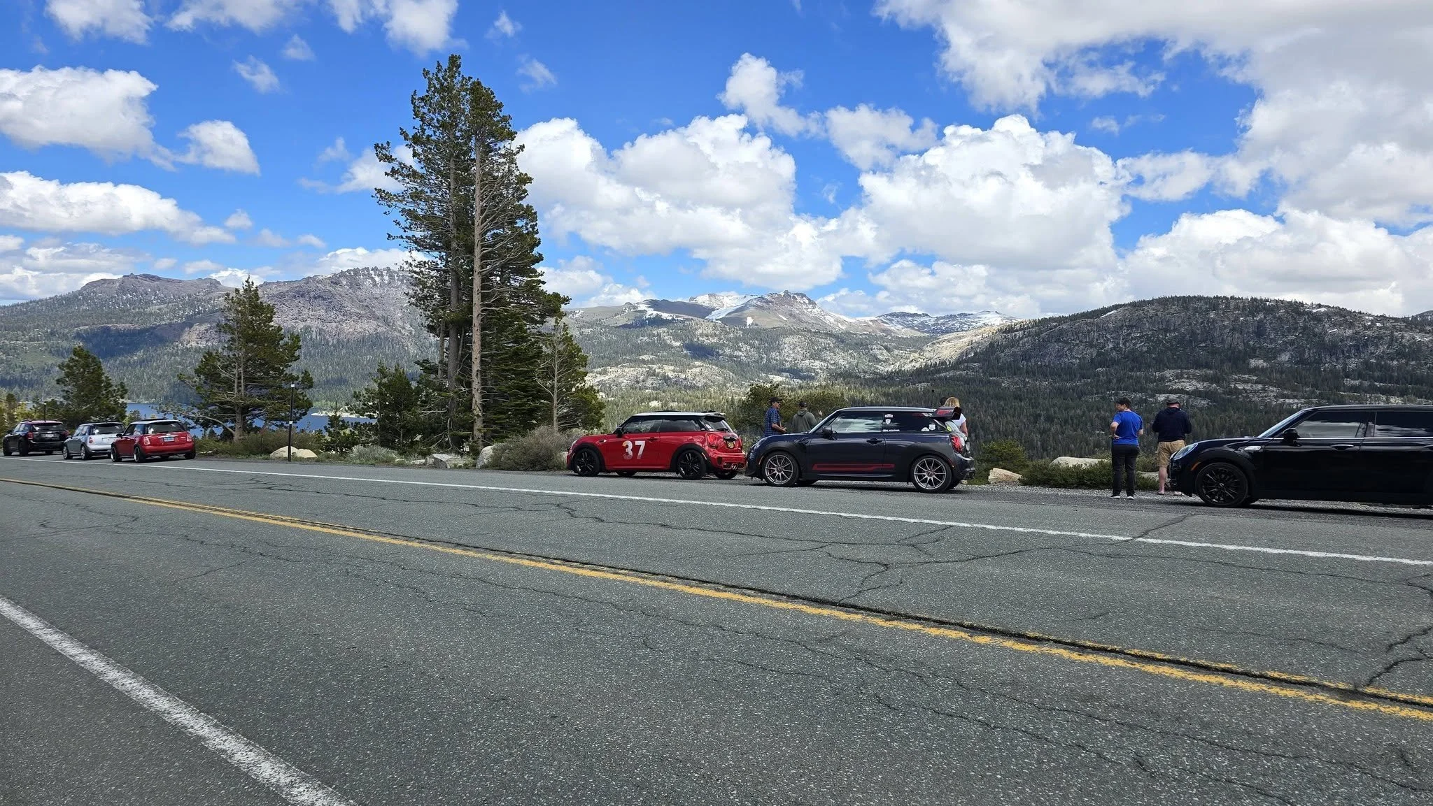 26-05 - tahoe - minis-roadside-view.jpg