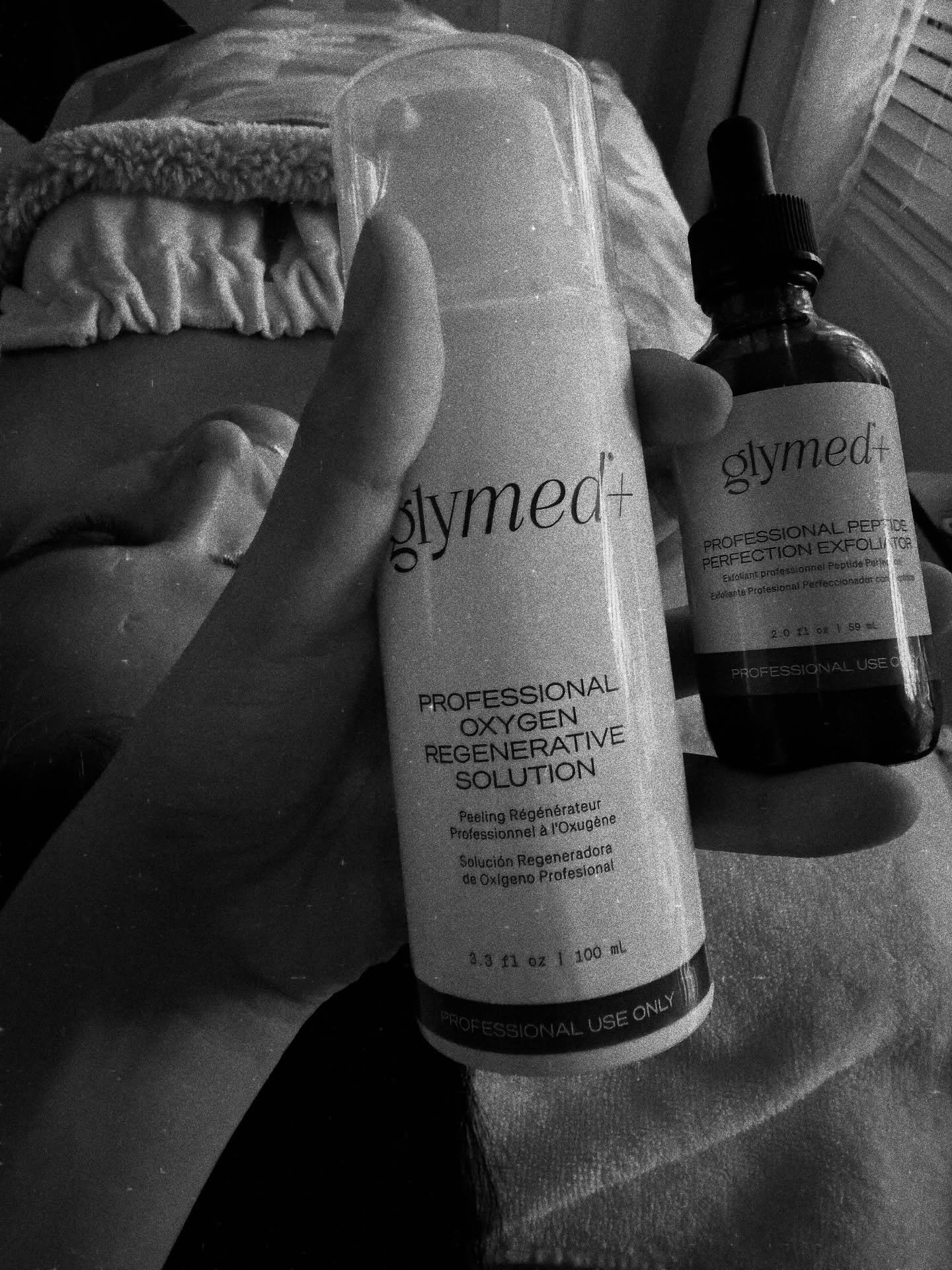 Fall is the perfect time to start corrective treatments 🍂

This is not a medium-depth peel. Its an introductory, welcoming peel that&rsquo;s gentle enough for everyone and anyone to start with.

Today I used two of my favorites from GlyMed+:
🤍 Oxyg