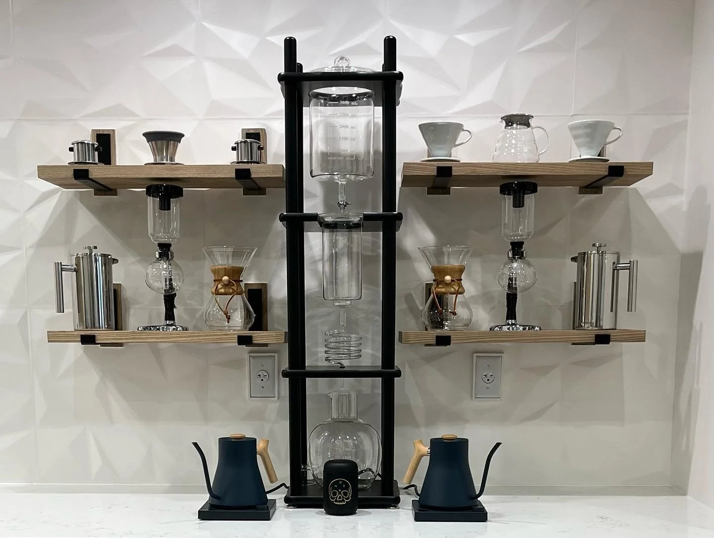 Come see us today or tomorrow before we are closed for 2 weeks! 

We are open until 2pm today and 6am-12pm tomorrow ☕️