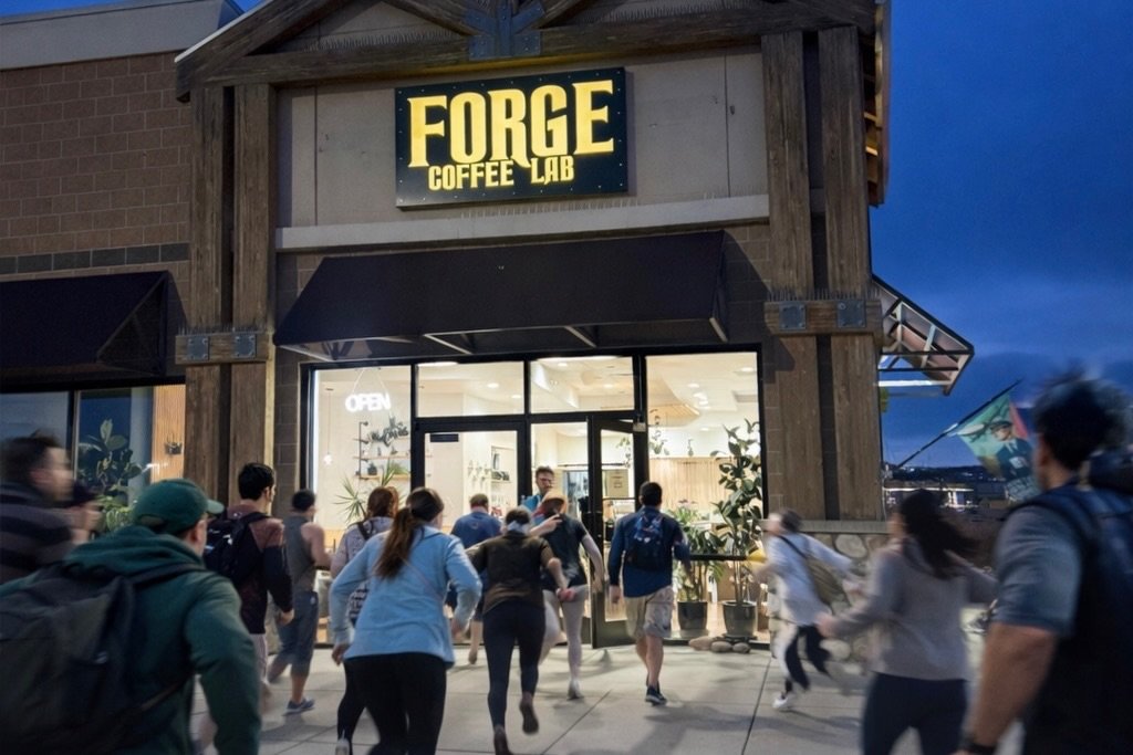 The sun isn&rsquo;t even fully up and it&rsquo;s already chaos ☕🔥

People sprinting, doors swinging, orders flying&mdash;everyone&rsquo;s racing to get their hands on that first cup from Forge Coffee Lab. You&rsquo;d think they were giving it away f