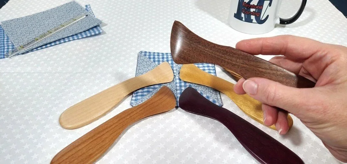 female hand holding a walnut Hera marker showing the comfortable design