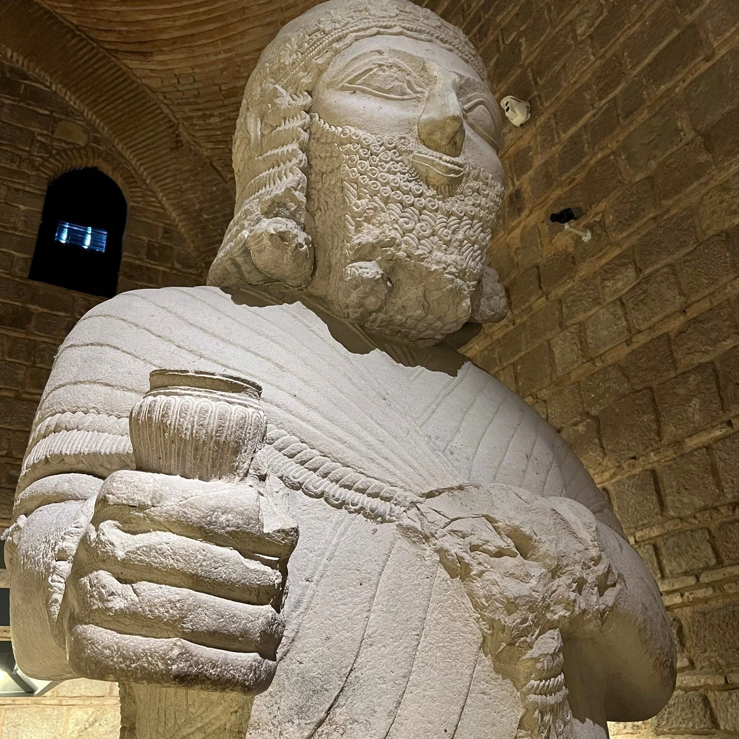 King Mutallu, dependent ally of Sargon II of Assyria, ruling from Aslantepe, 8th century BC

Housed at the Museum of Anatolian Civilizations, Ankara, Turkey @officialturkishmuseums 

#kingmutallu #limestonestatue #saragonII #assyria #aslantepe # #tur