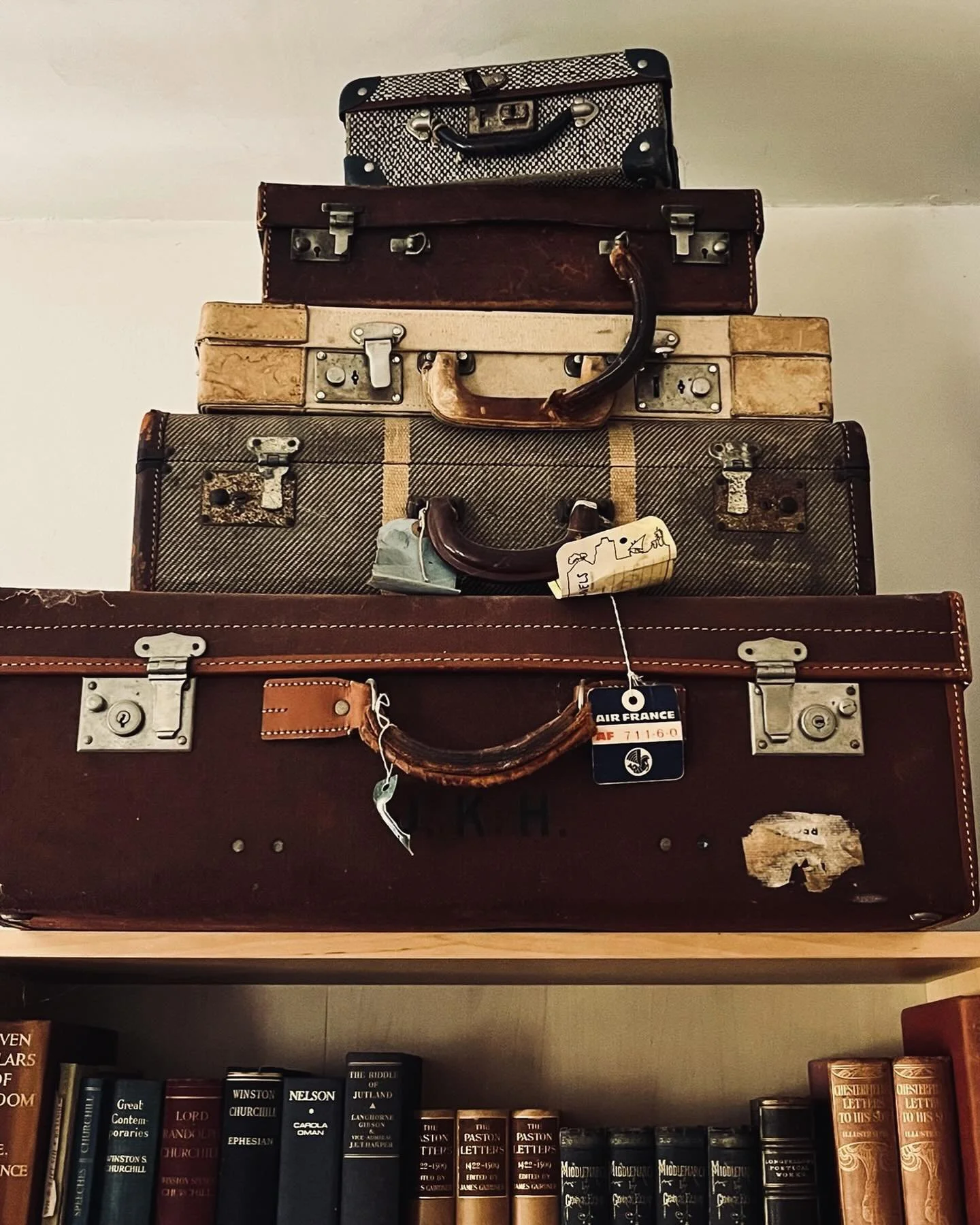 Classic travel, vintage style - an Eland book and an Eland suitcase 

#travelwriting #classictravel #vintagestyle #elandclasics #suitcasetravels