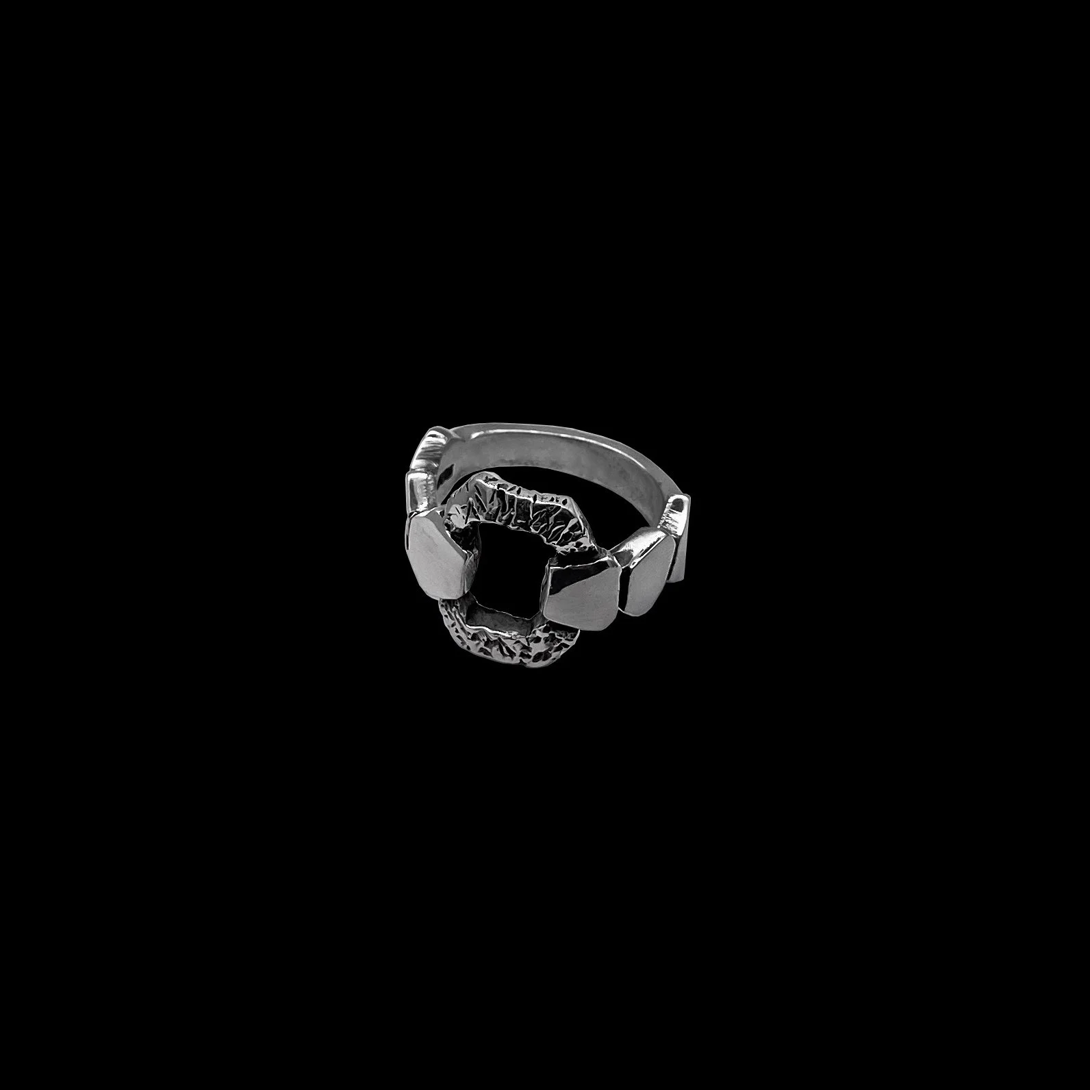 Heimlaug Ring