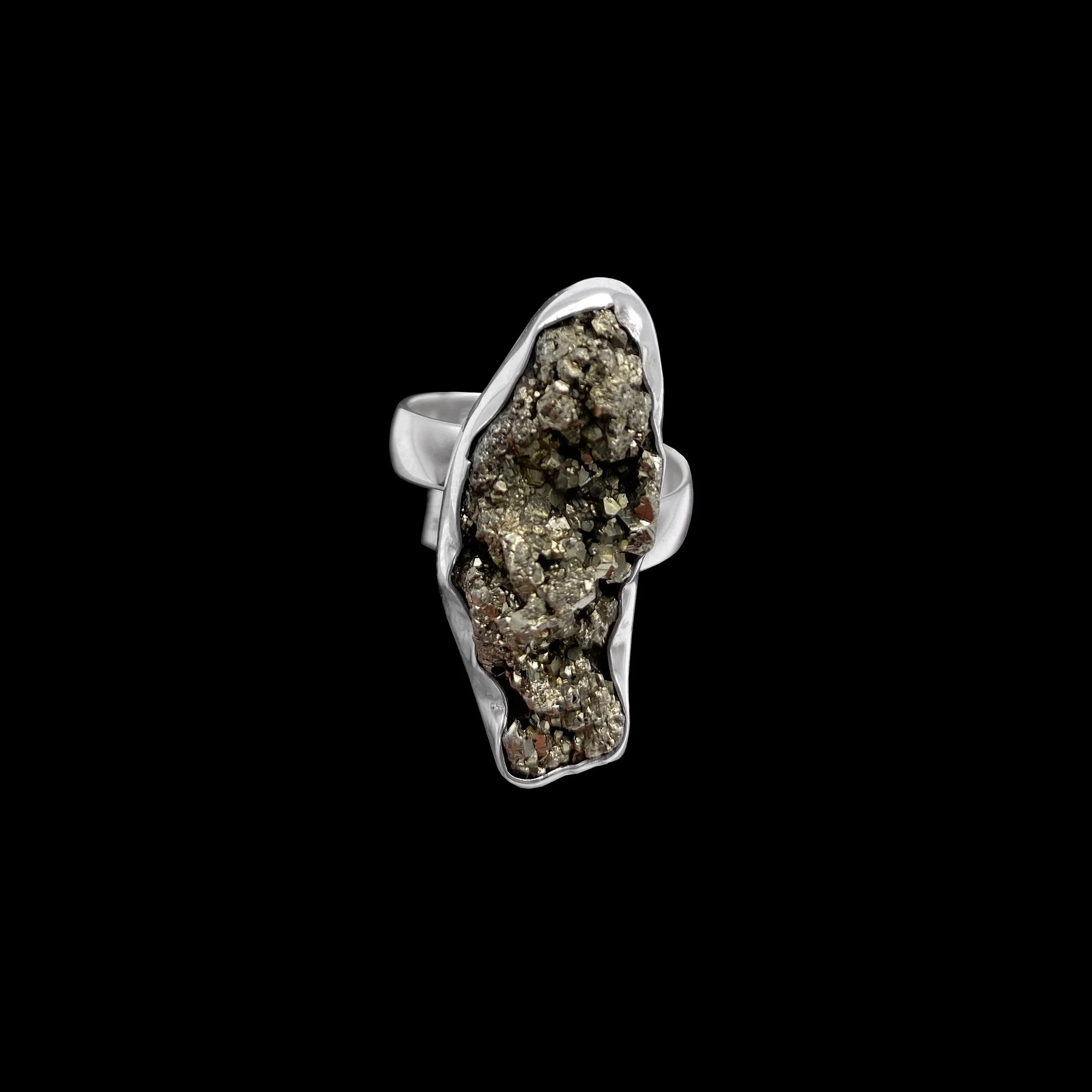 Bold, fierce 925 silver ring, adorned with raw pyrite gemstone druse. Edgy, eye-catching, dramatic, yet very stylish and hypnotic. Size is adjustable.