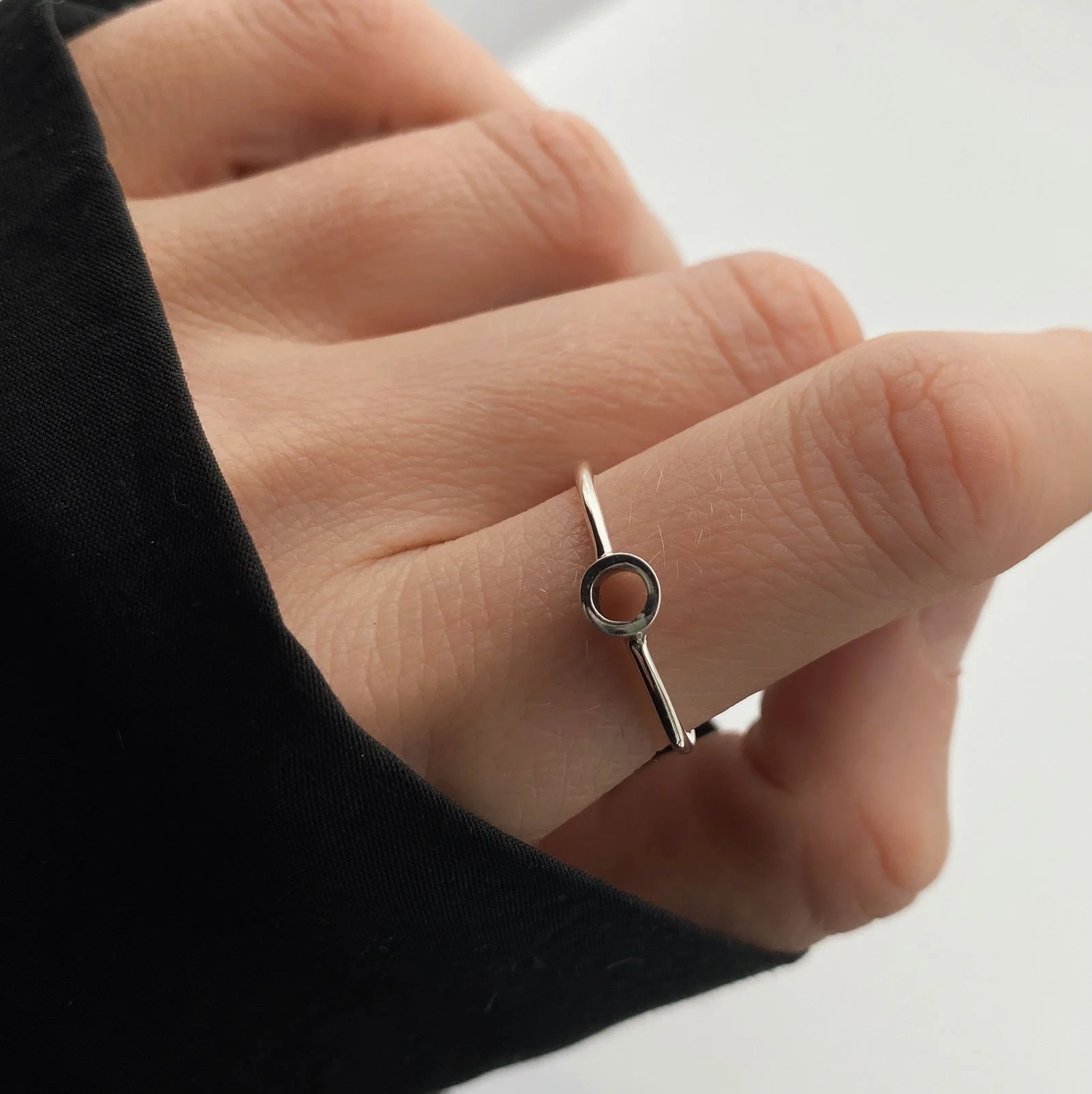 Minimalist thin geometric ring decorated with a small circle with a same shaped hole in it. So versatile, that can be worn with any outfit and to accompany you to any occasion.