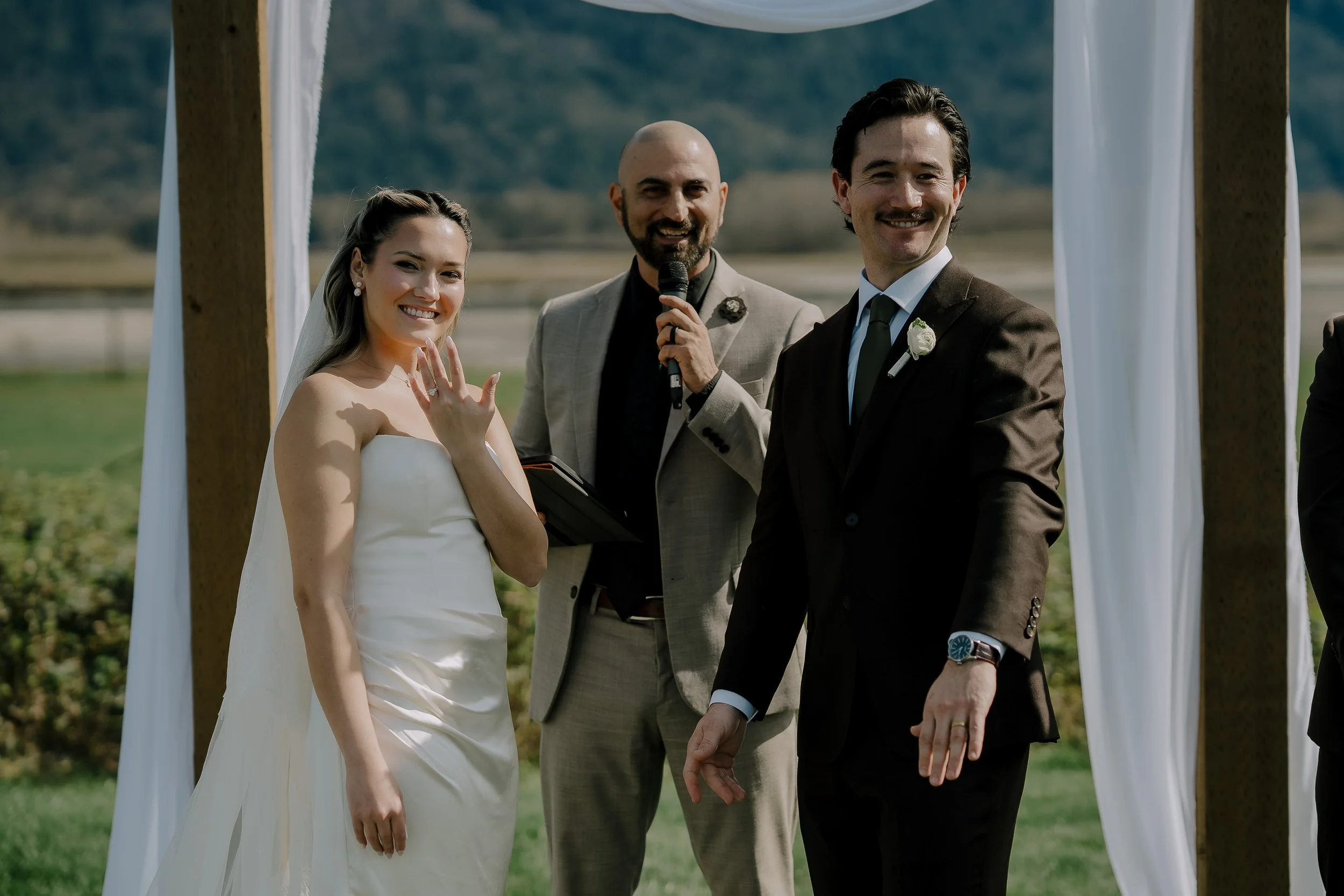 H&S Fraser River Lodge wedding by www.dynamicweddings.ca Officiant DJ photographer Vancouver wedding-59.jpg