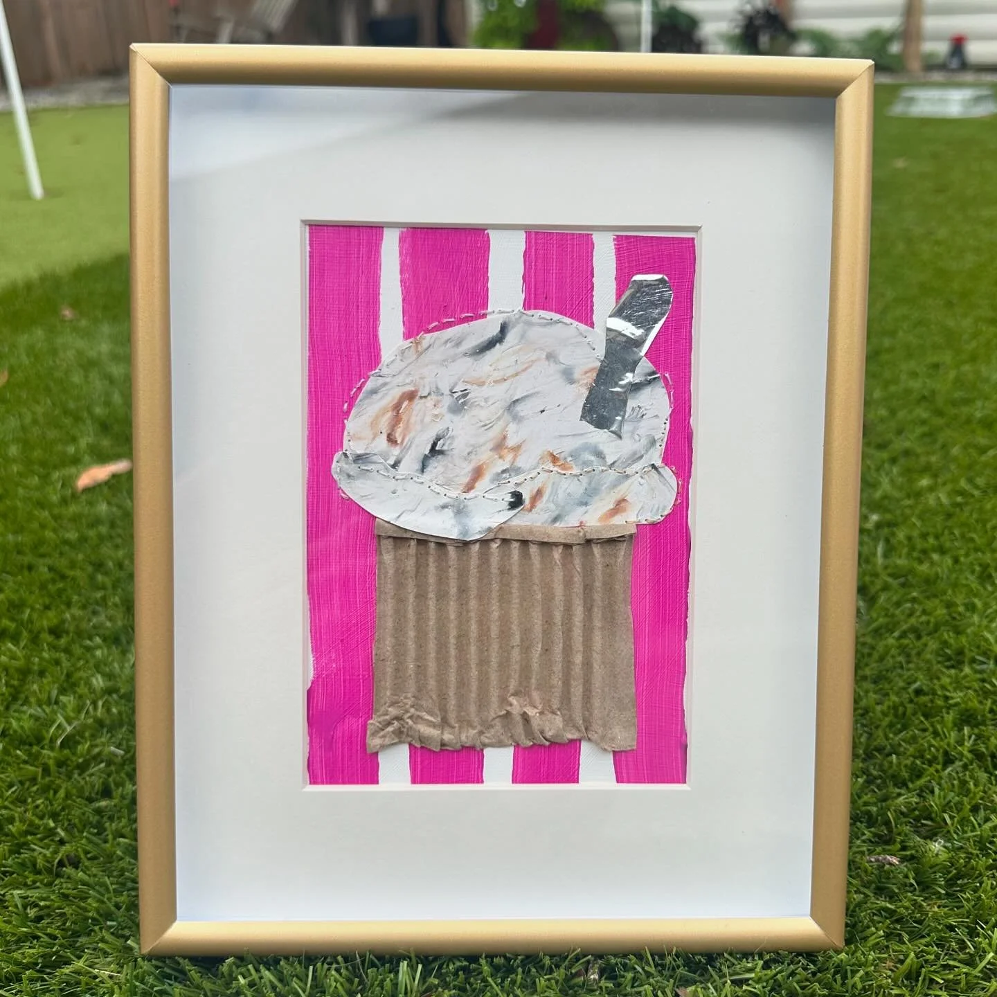 Swirly Dreams 
*Available *

A swirly scoop in the perfect cardboard cup. This one won&rsquo;t melt all over your hand though! ☺️ 

Acrylic, Oil pastel, balloon, cardboard, and thread

This framed piece is ready for wall or shelf. 5x7a with good fram