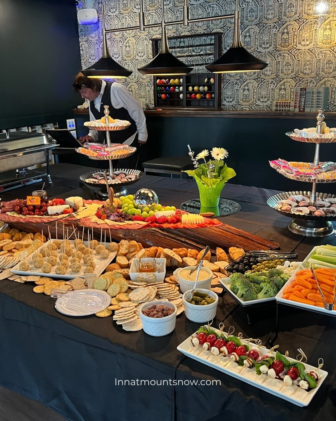 Thoughtfully curated and locally inspired, our catering at The Inn at Mount Snow elevates every gathering, from intimate meetings to full celebrations. 
We bring fresh farm-to-table flavors paired with gracious, attentive service to ensure every det