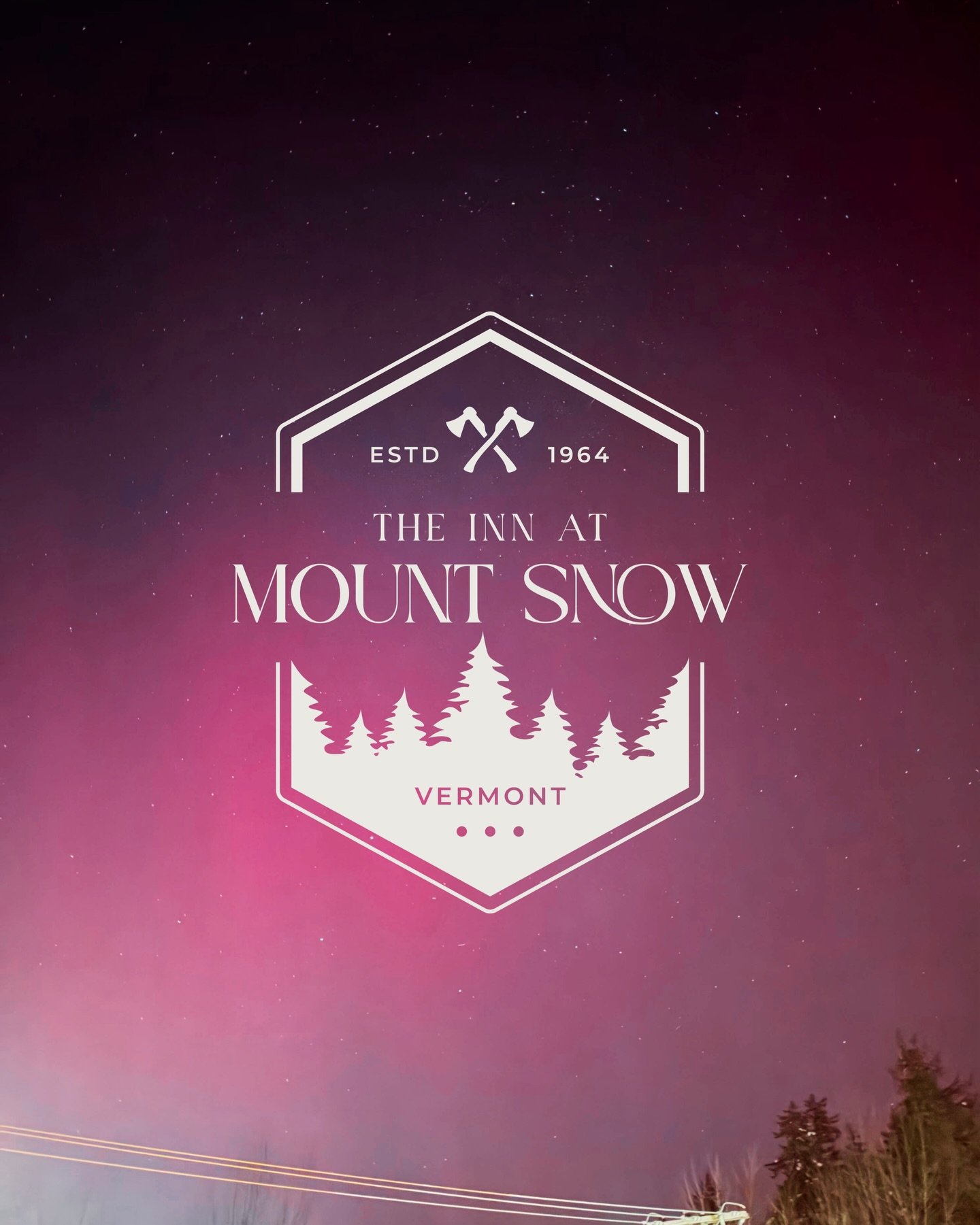 We were lucky enough to catch a glimpse of the Northern Lights here at The Inn a few days ago. Vermont is the most magical place 💚💜🩷