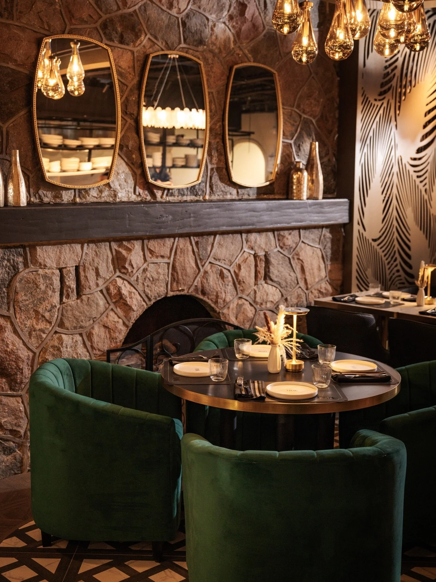 Join us, your table is waiting. 

#vivoavanti #kingcity