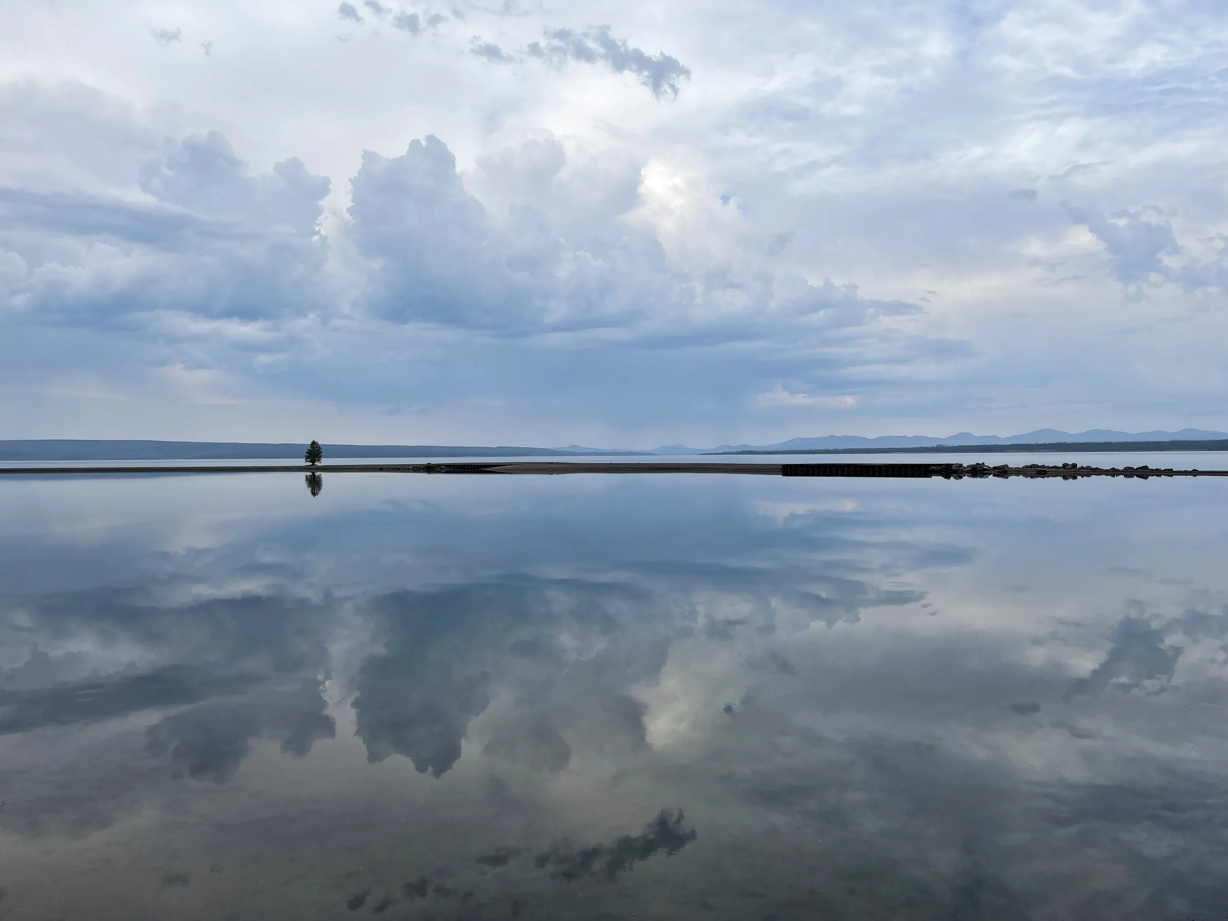 yellowstone_lake.jpg