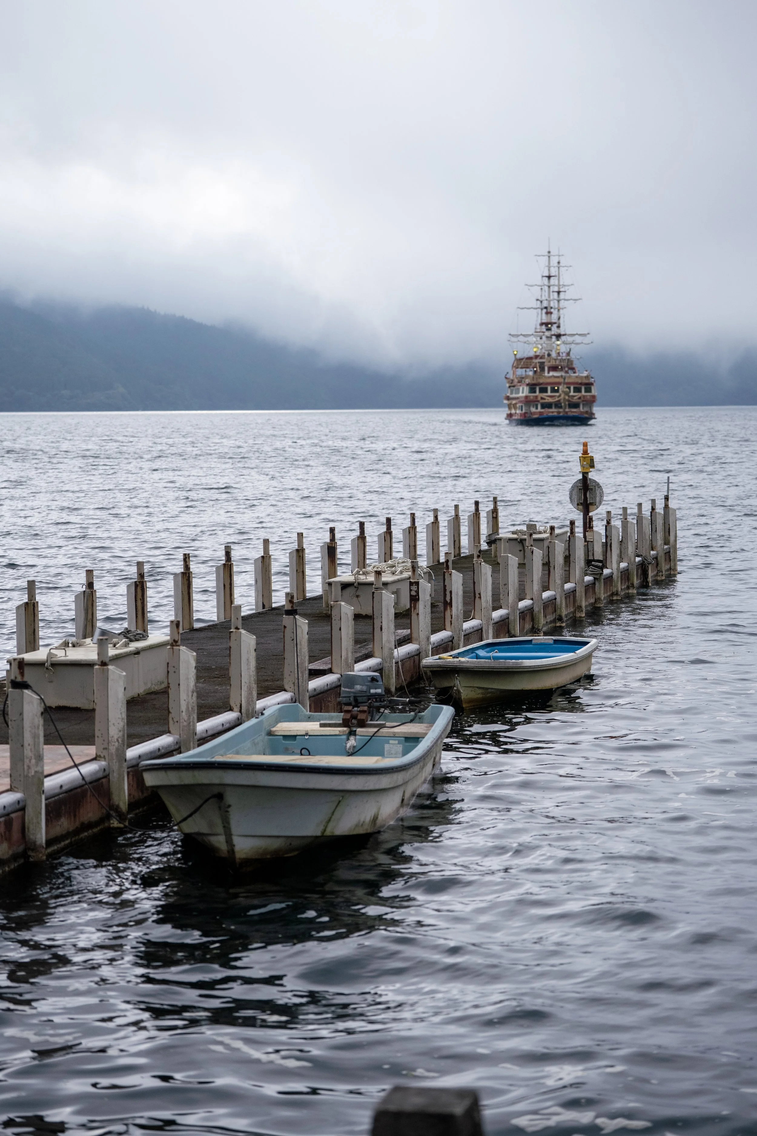 hakone_boat_dock.jpg