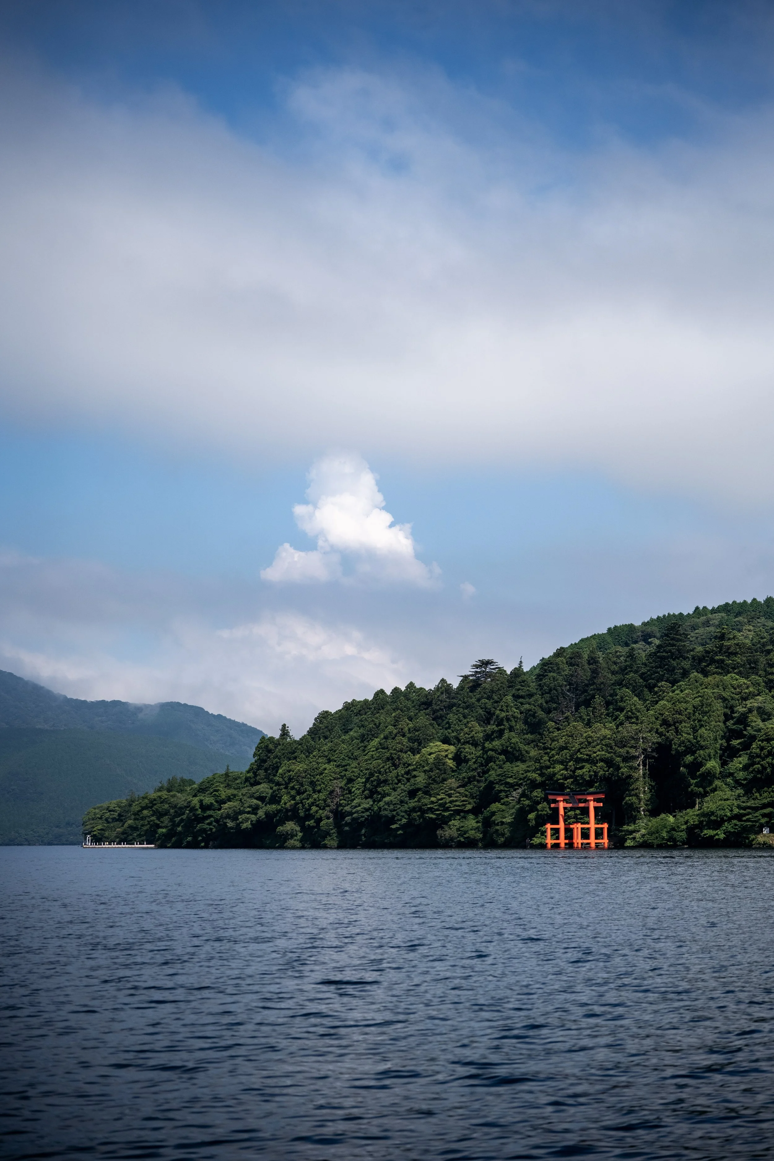 hakone_heiwa_no_torii_full.jpg