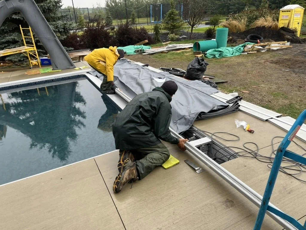 0054-automatic-pool-cover-install-crew.jpg