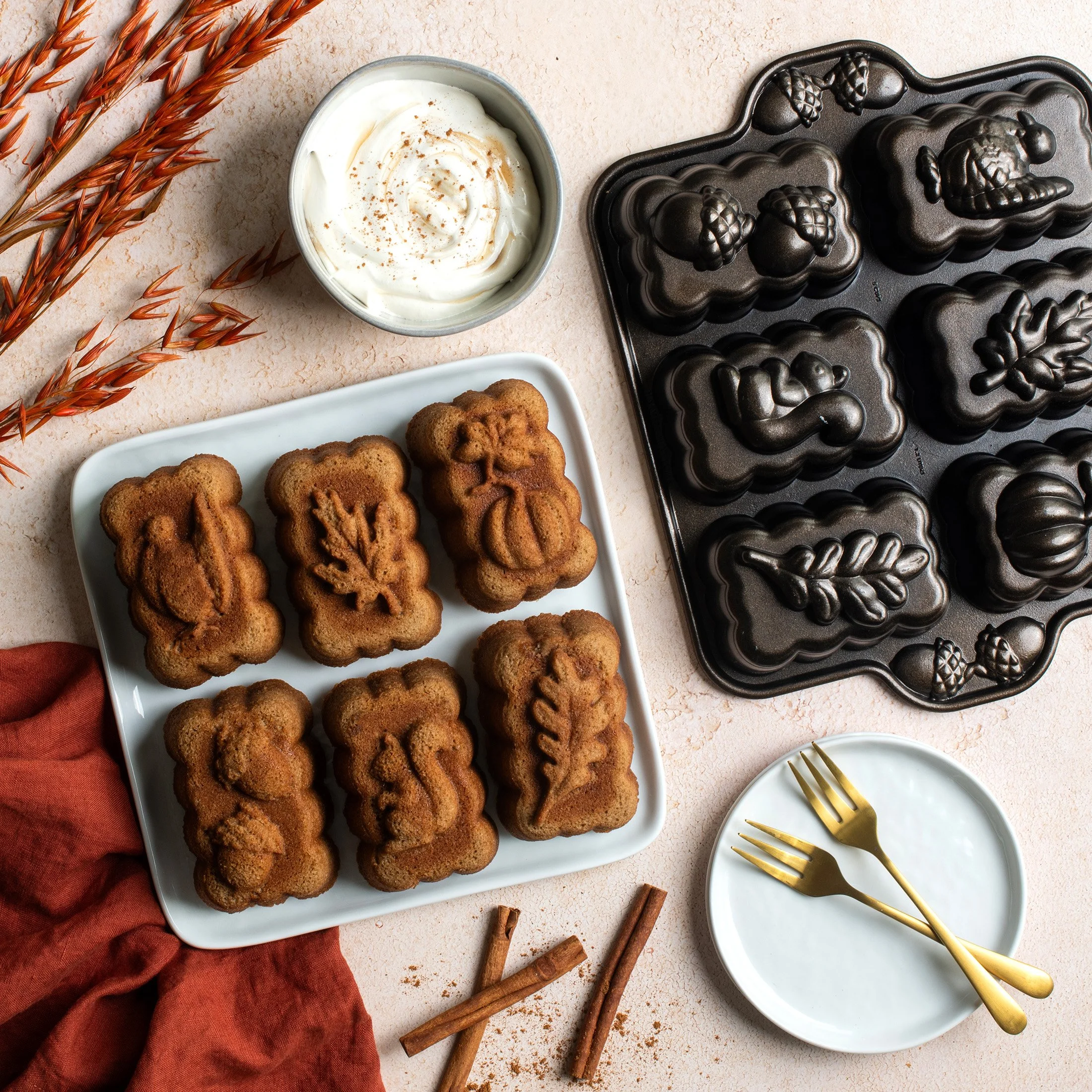 84448_Harvest Mini Loaf Pan_2025_2_2200x2200.jpg