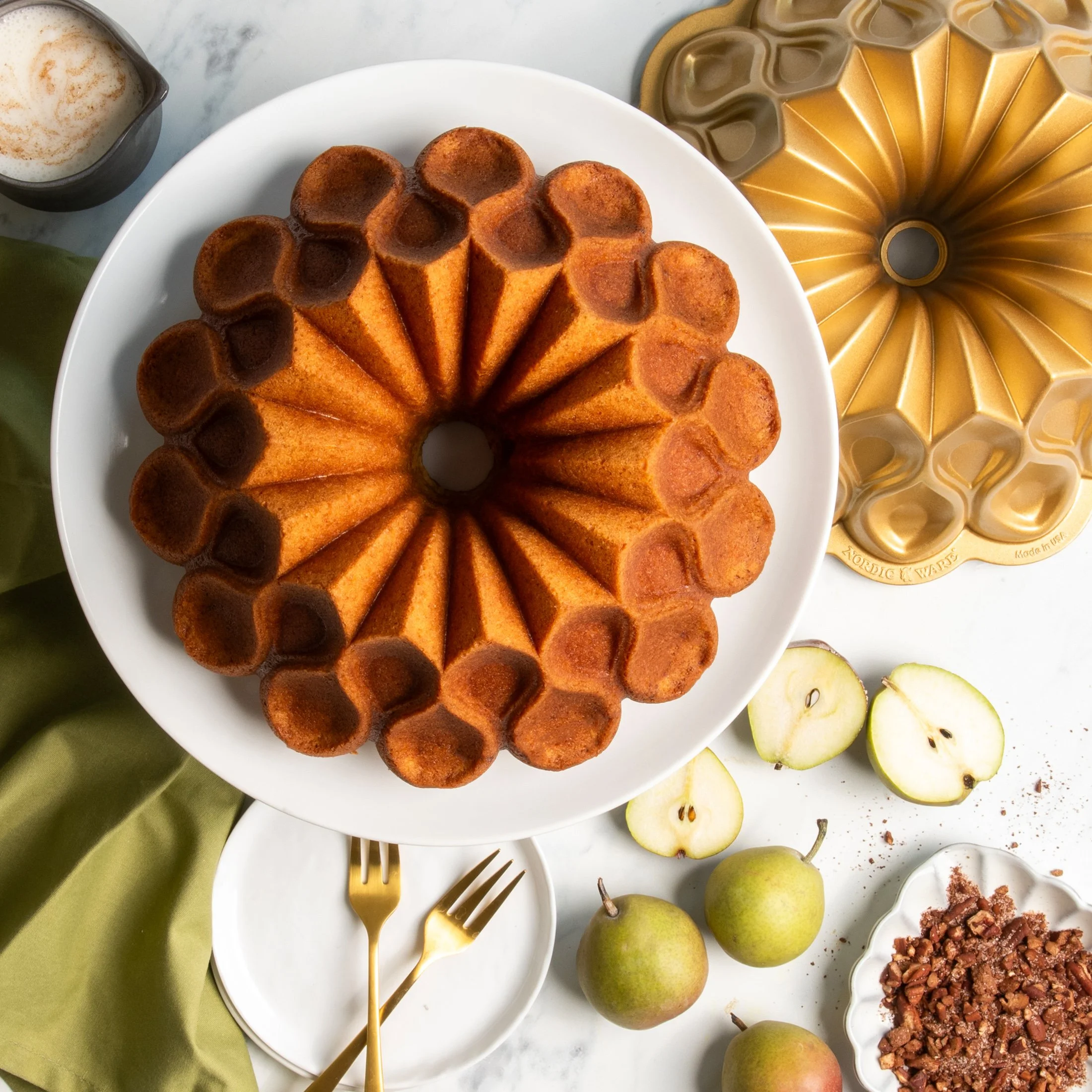 91777_Crown Bundt Pan_2025_2_2200x2200.jpg