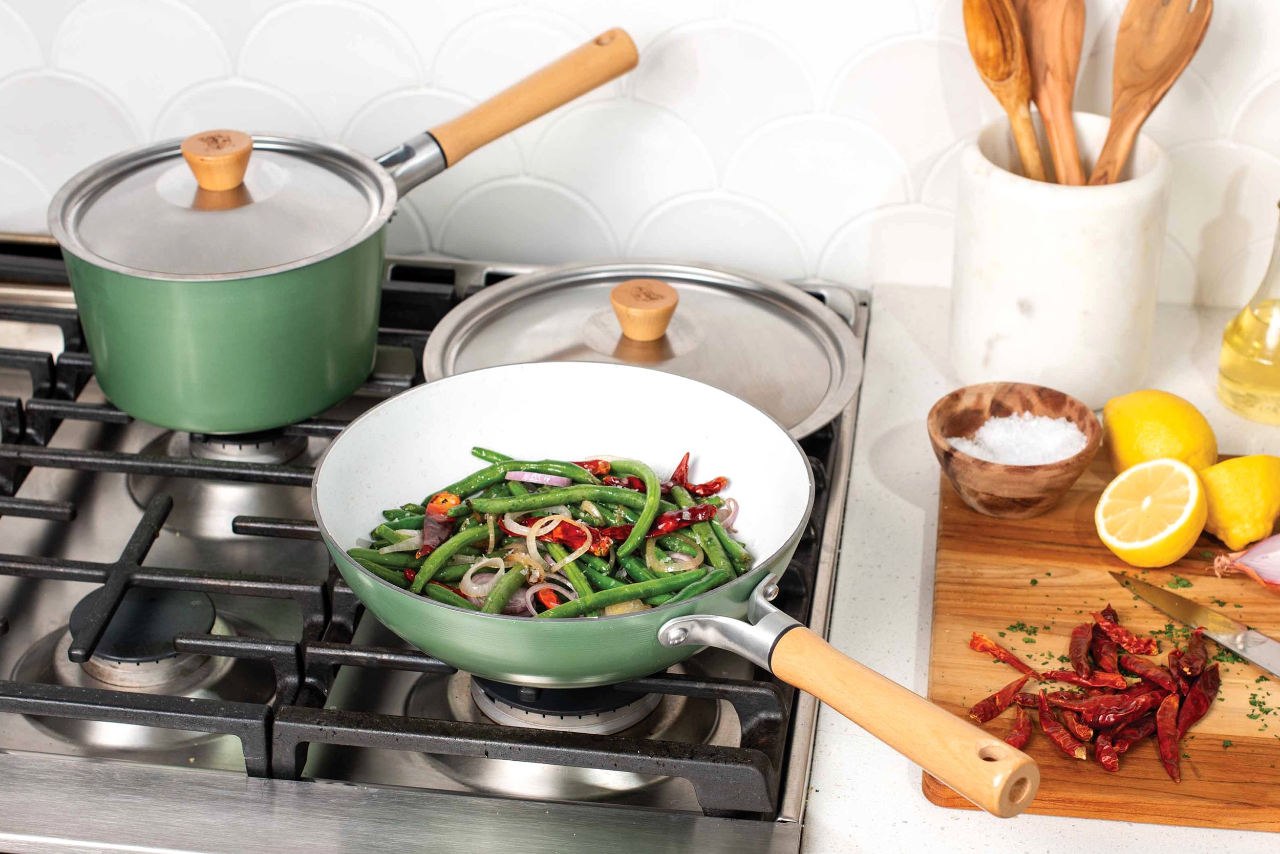 20461_10 in Wok_20261_3 qt Sauce Pan_2024_01_CROP.jpg