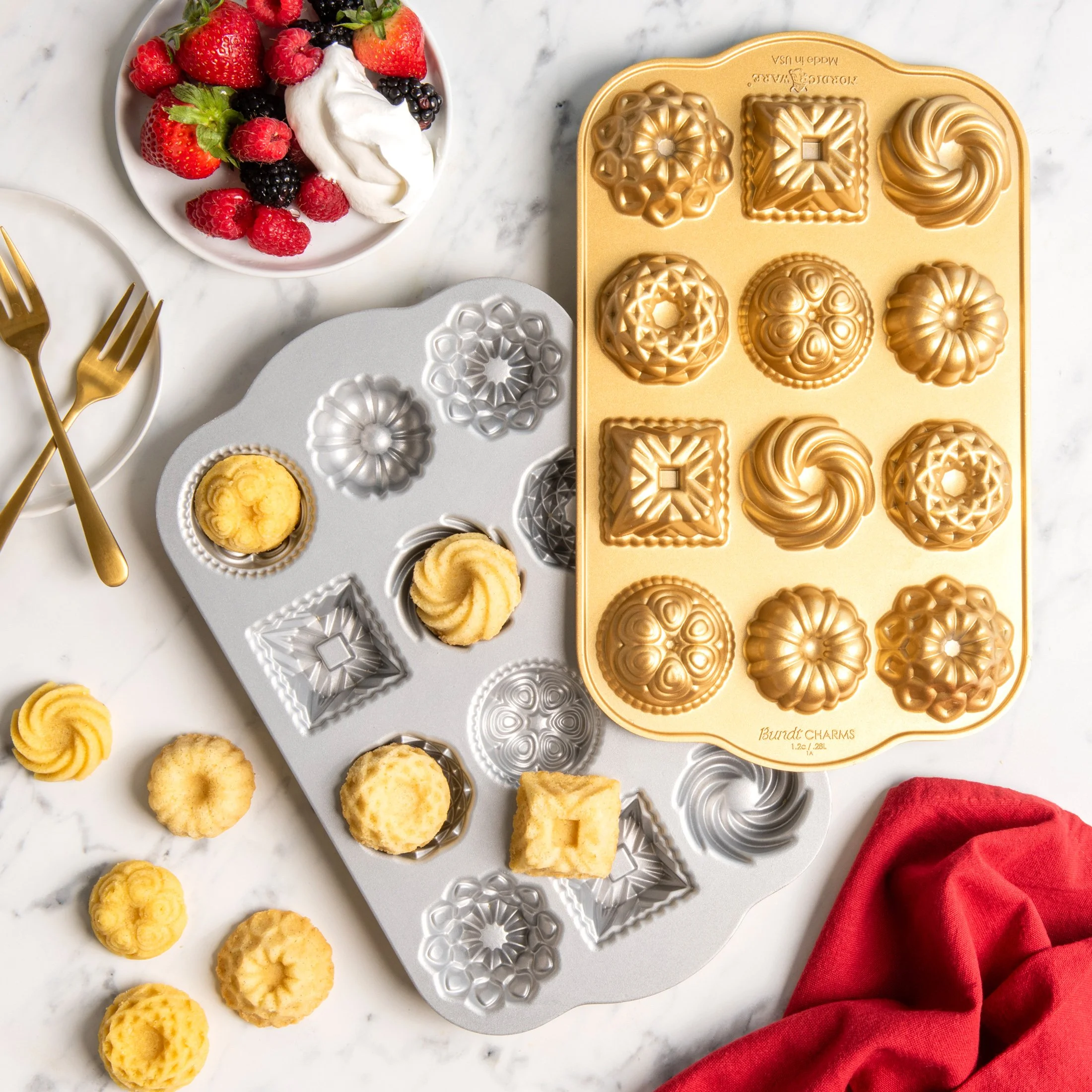 85677_Bundt Charms Pan_2025_1_2200x2200.jpg