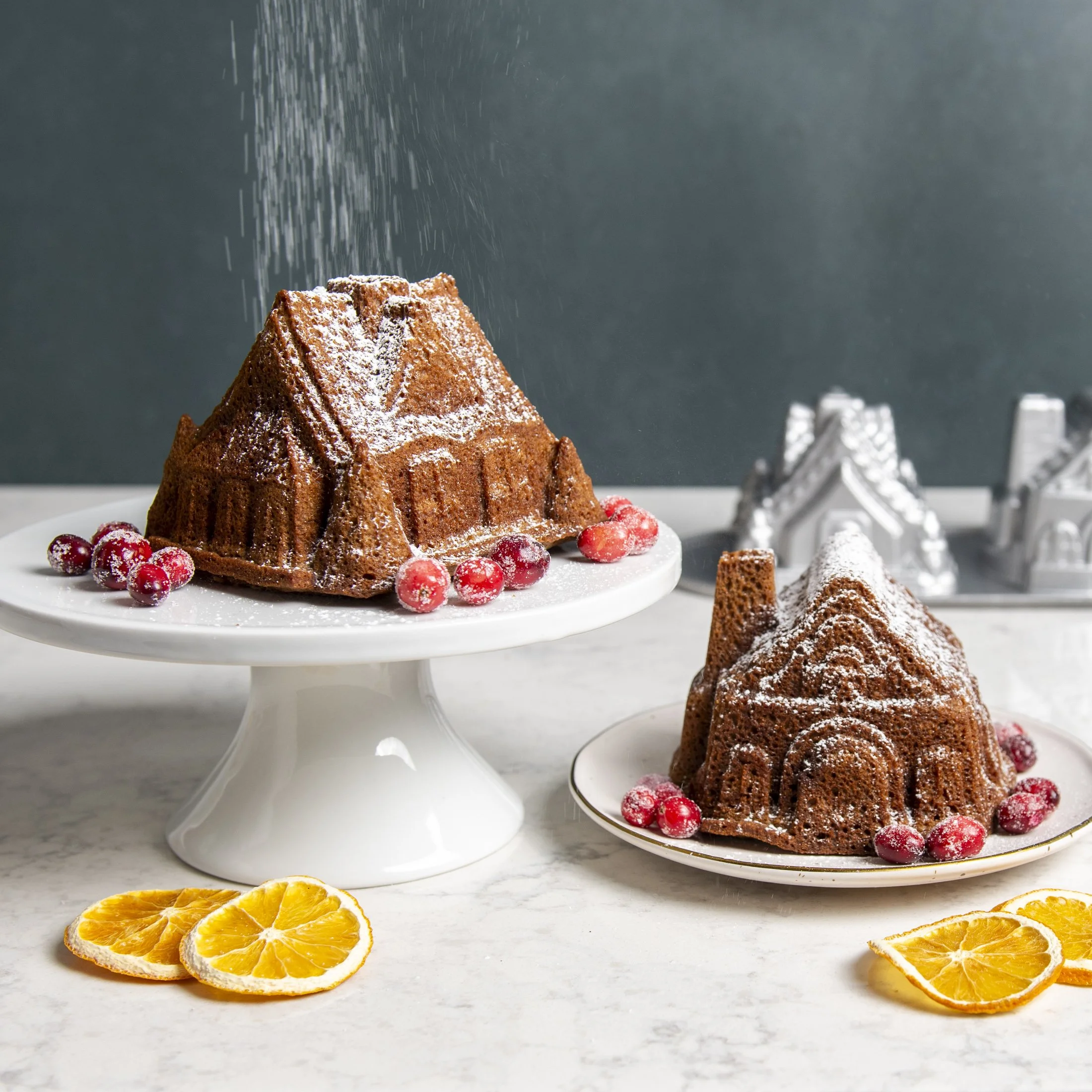 86748_Gingerbread House Duet Pan_2025_3_2200x2200.JPG