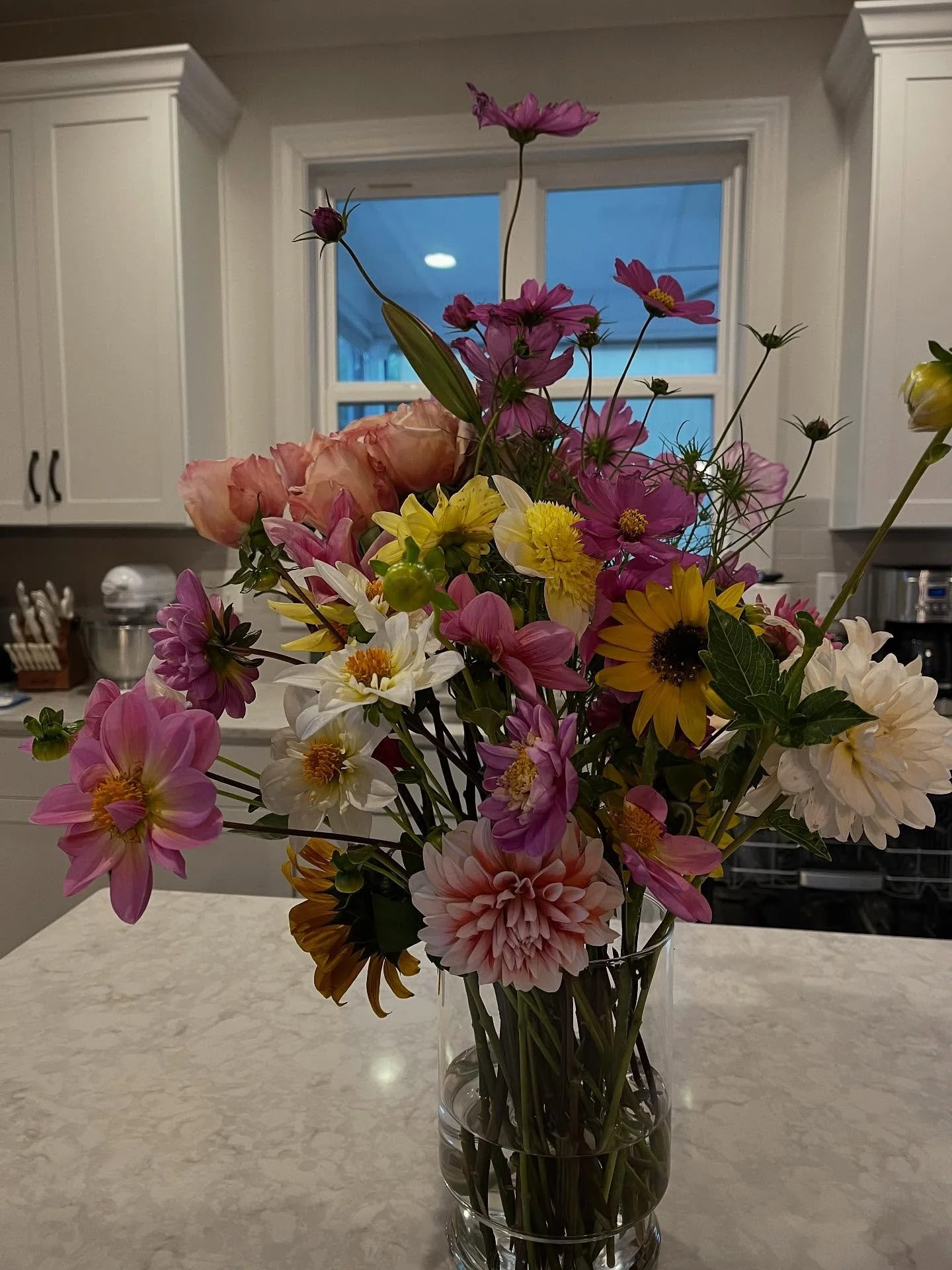 A few birthday blooms we delivered this week! Flowers make everything better!💐💕🌻. #retrowhims #cashiersnc #cashiersflorist #cashiersfloraldesign #whimsicalflowers #cashiersweddingflowers