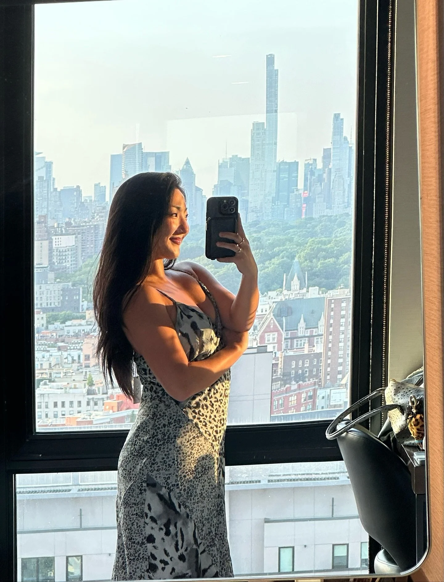 XO KITTY (in the city 🌃😽)
