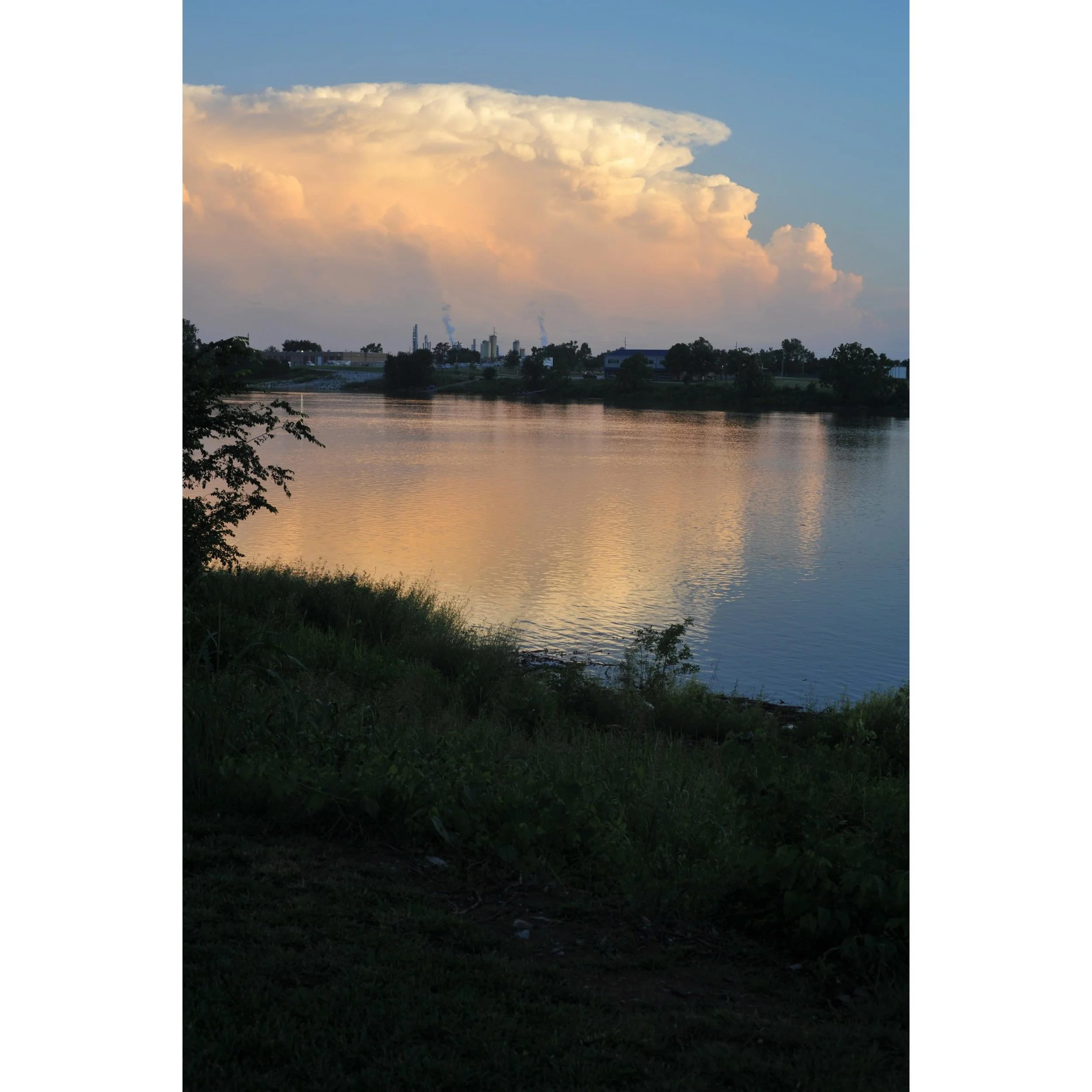 Thunderheads.
#digitalart #nikonians #nikkoraf #50mmf14d #nikond700