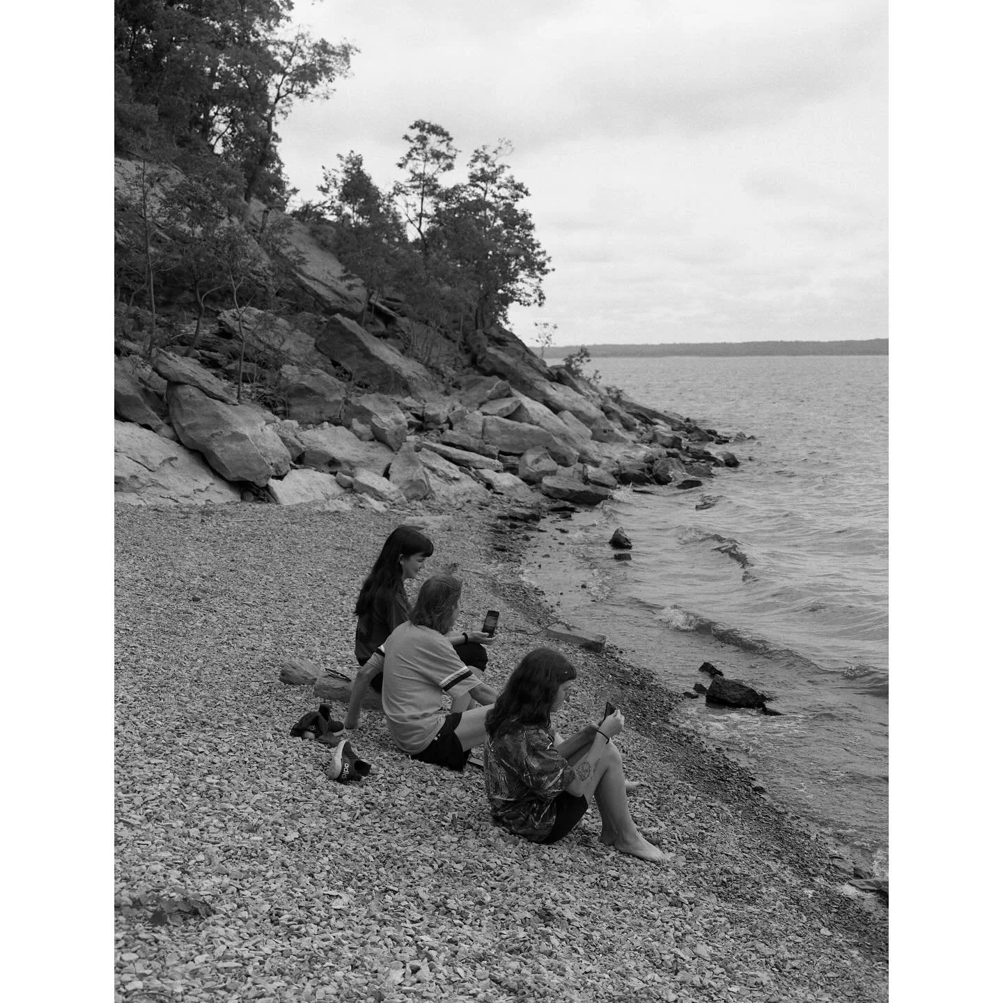 Impromptu Fossil Hunt.
#tulsafilm #theanalogcrew #120film #120analog #shootmoreblackandwhitefilm #ilfordphoto #darkroommagic #ilfordilfotecdd #mediumformat #645 #zenzanon #75mmf28eii #zenzabronicaetrs #ilforddelta400