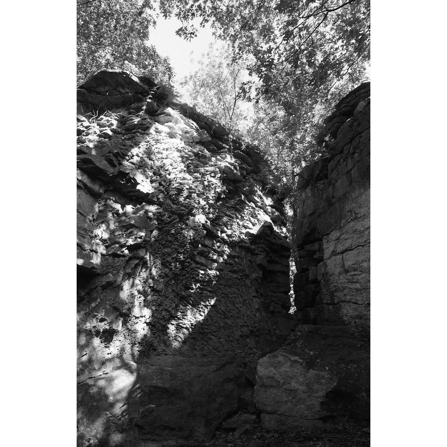 Chandler Park.
#tulsafilm #theanalogcrew #35mmfilm #35mmanalog #shootmoreblackandwhitefilm #ilfordphoto #darkroommagic #ilfordilfotecdd #nikonians #nikkoraf #24mmf28d #nikonf5 #ilfordelta400