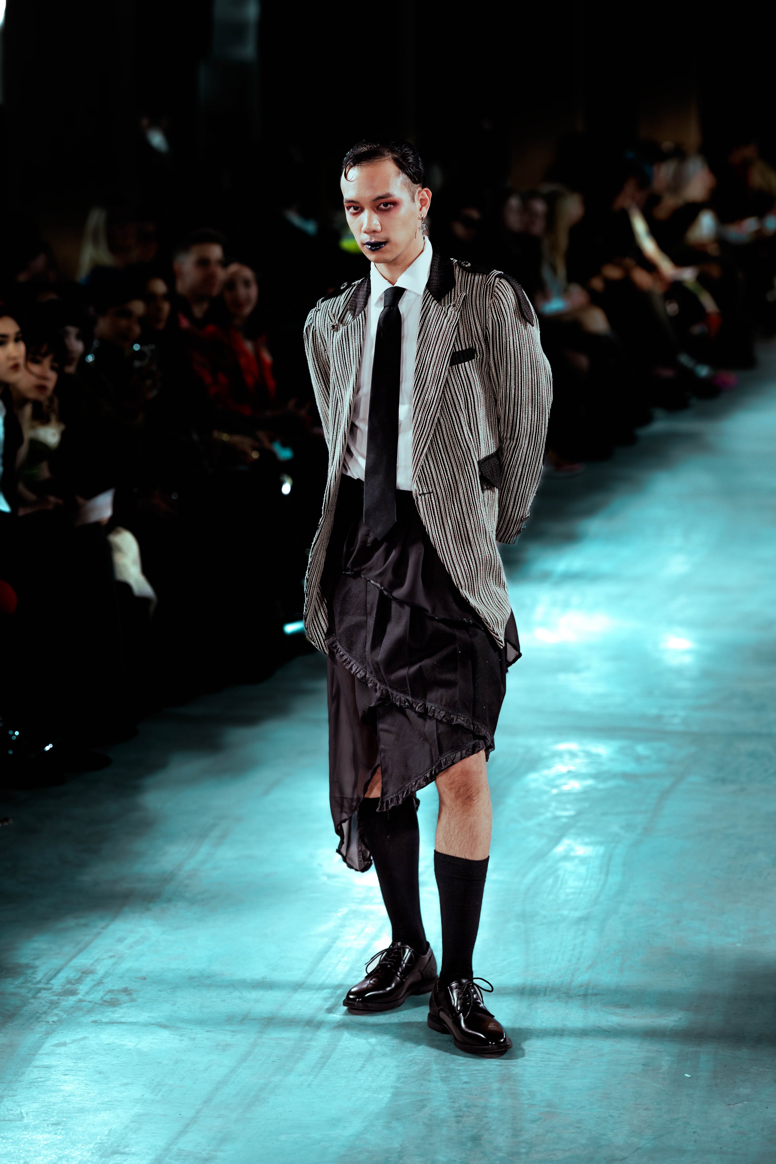 LOOK 3 ~
Silk & Wool
Striped Jacket +
Wool & Voile Skirt