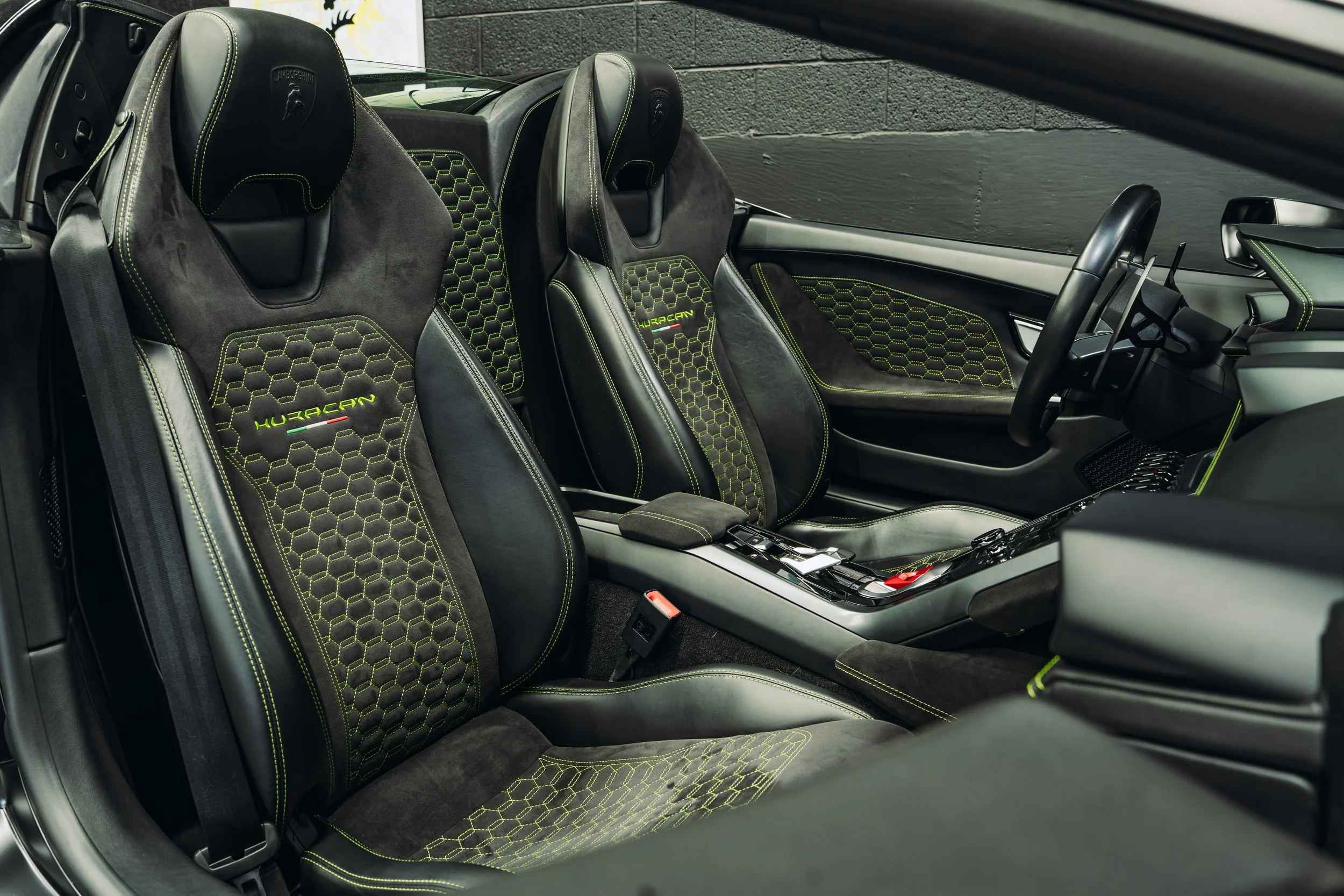 Lamborghini
Huracan Spyder Green Seats View