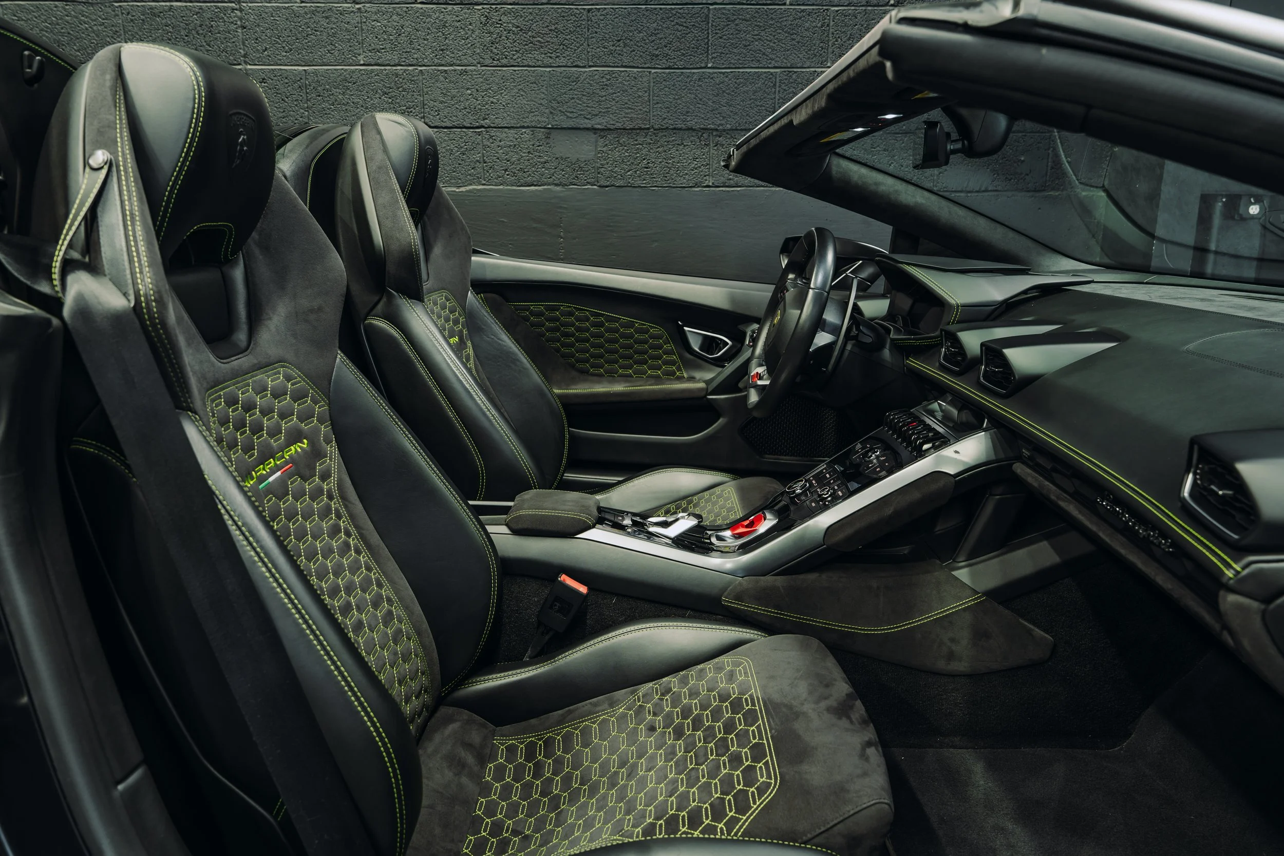 Lamborghini
Huracan Spyder Green interior Seat View