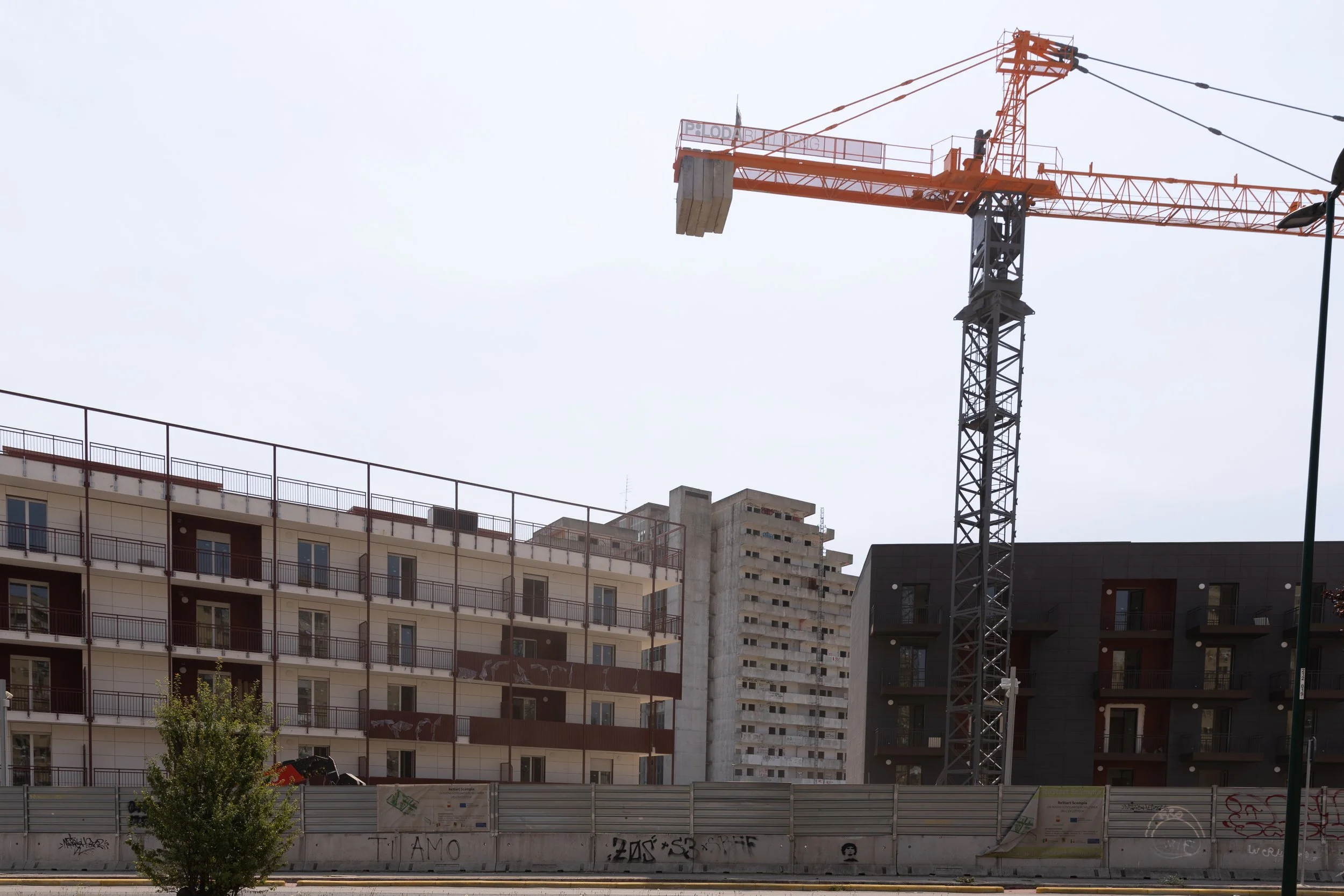 PILODA BUILDING - VELE DI SCAMPIA - 23 LUGLIO.JPG