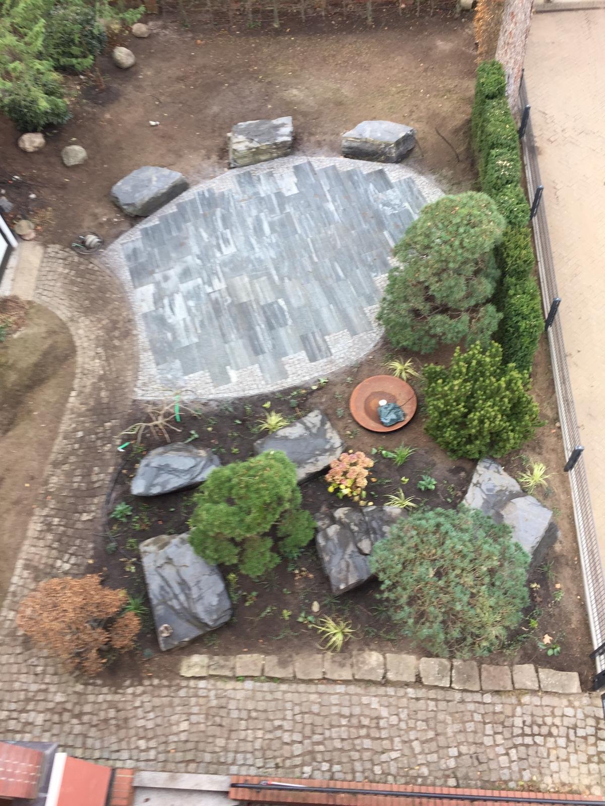 Neuanlage Terrasse und Pflanzflächen5.jpg