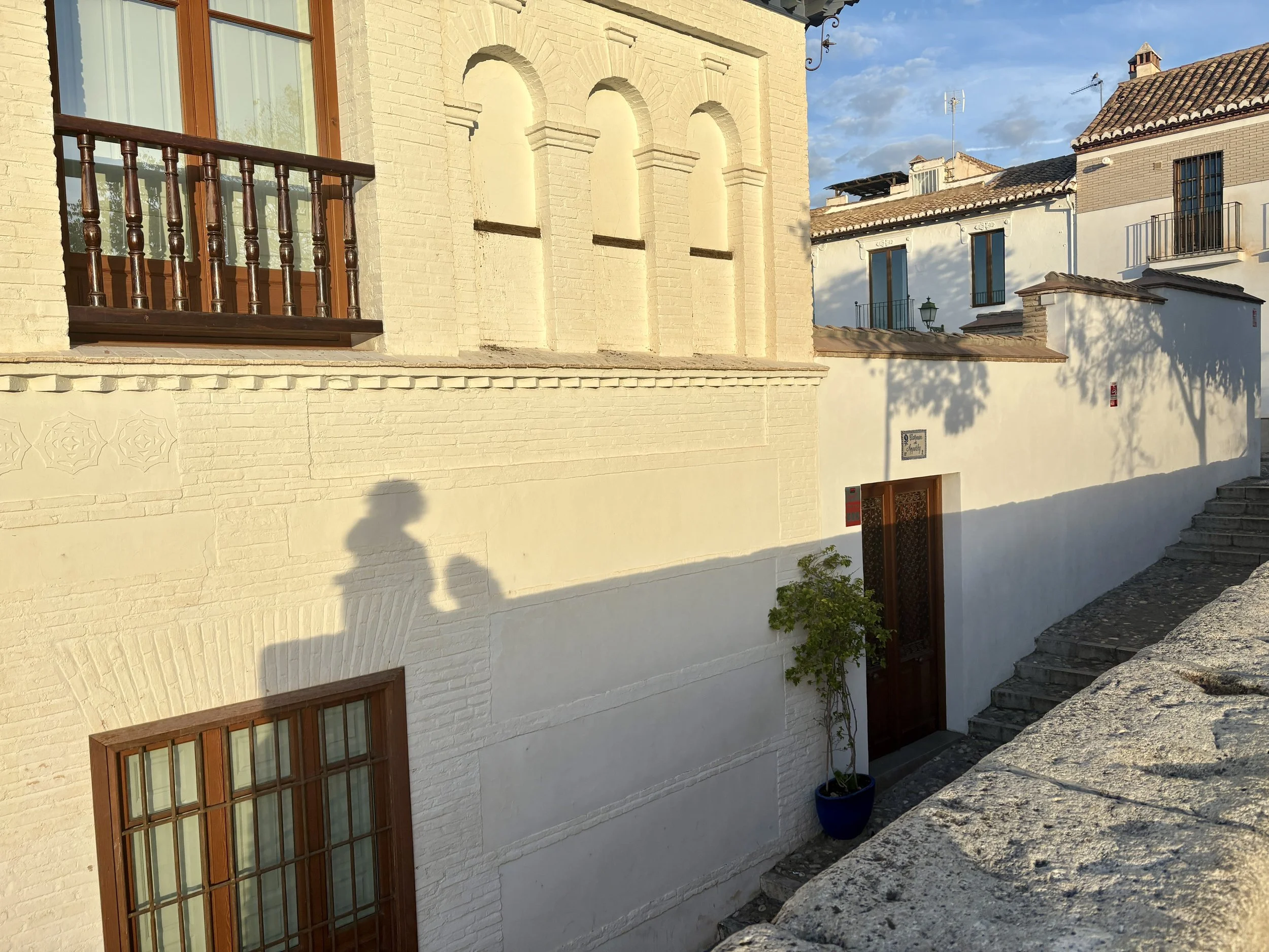 Uitzicht op het Alhambra bij zonsopgang