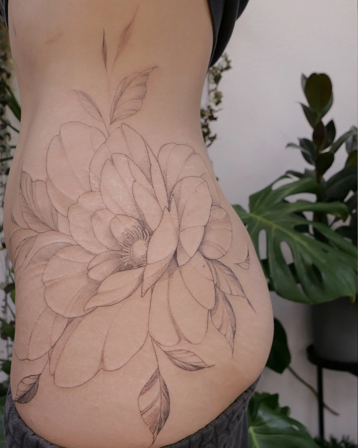 Freehand tattooing means your design is created directly on your skin, shaped to follow the natural contours of your body. It can feel daunting not seeing the design in advance, but this approach allows us to work with your body, not just on it. Ever