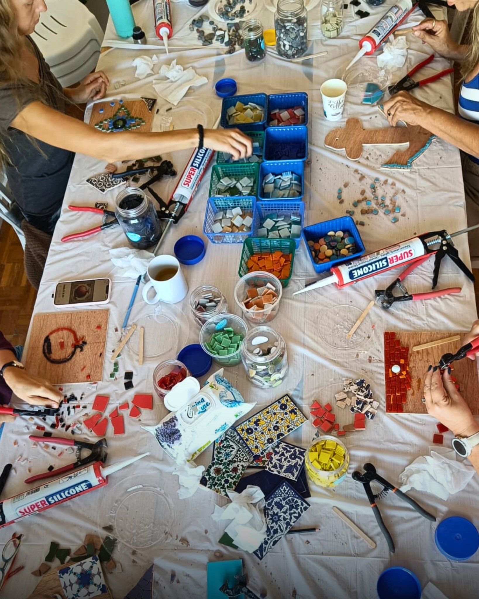 Today, our Mosaic Workshop brought together an inspiring group of women to explore art, connection, and self-expression. We’re so grateful to everyone who joined us!
Missed out? Don’t worry—the next sessions are just around the cor