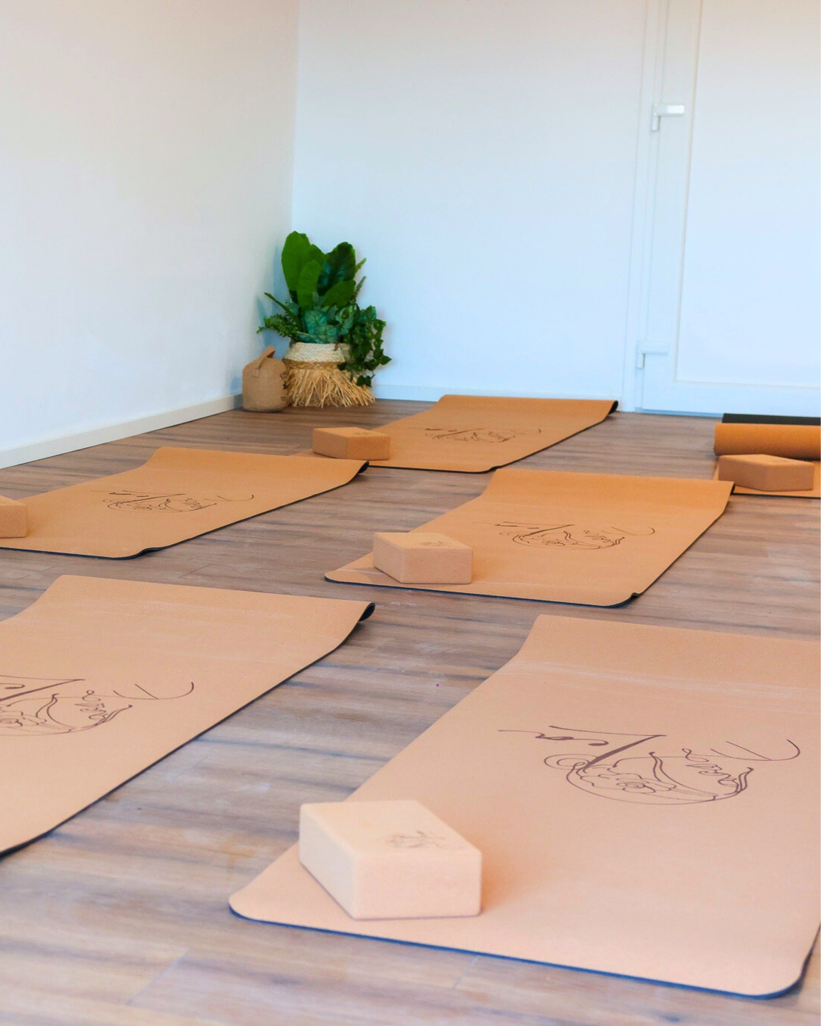 🌿 Our center is designed as a sanctuary for women, a place where warmth, creativity, and tranquility come together.
Each space within Lea has been thoughtfully crafted to inspire relaxation, connection, and self-discovery—whether you’r