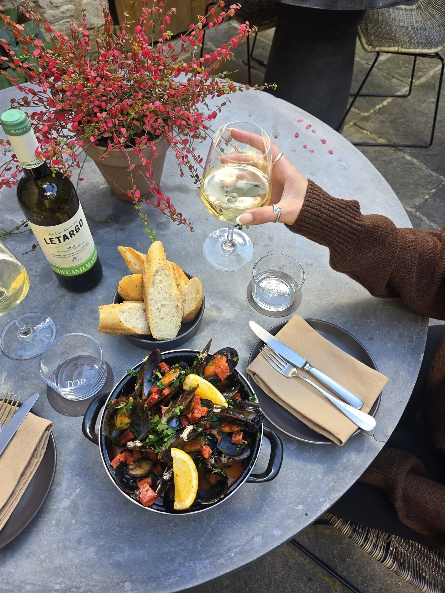 Midweek Mussels & Wine | 1kg of mussels and a bottle of house wine for £50