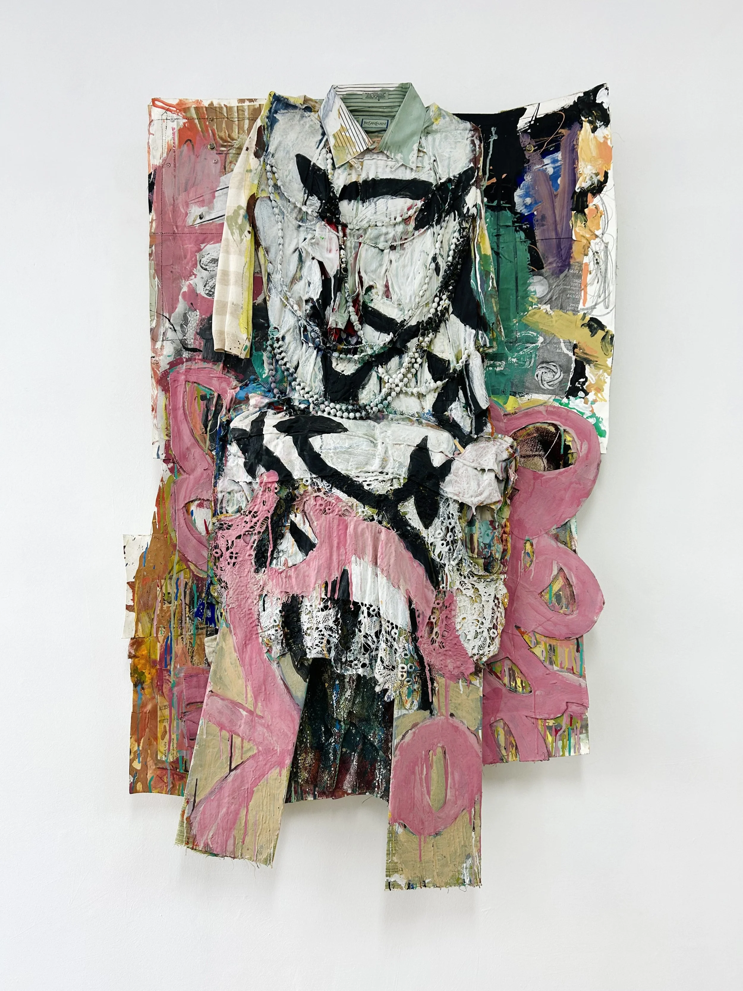 
 PINK DRESS 
 Fabrics, collage, papers, paint
 137 X 81 X 12,5 cm
 2013