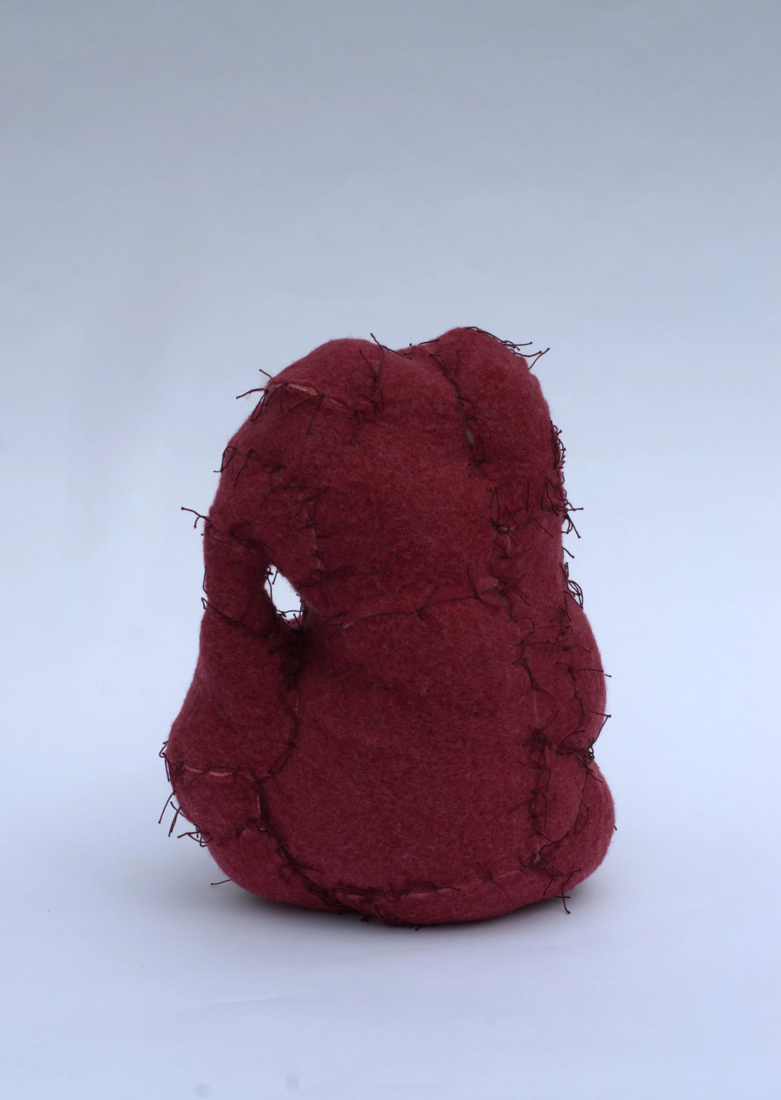  Kristina de Coninck 
 Pinot noir
 Referring to the glass bottle known as a dame-jeanne created from sections of mattress, coverded with wool blankets and cotton threads
 43 × 33 × 26 cm
 2025