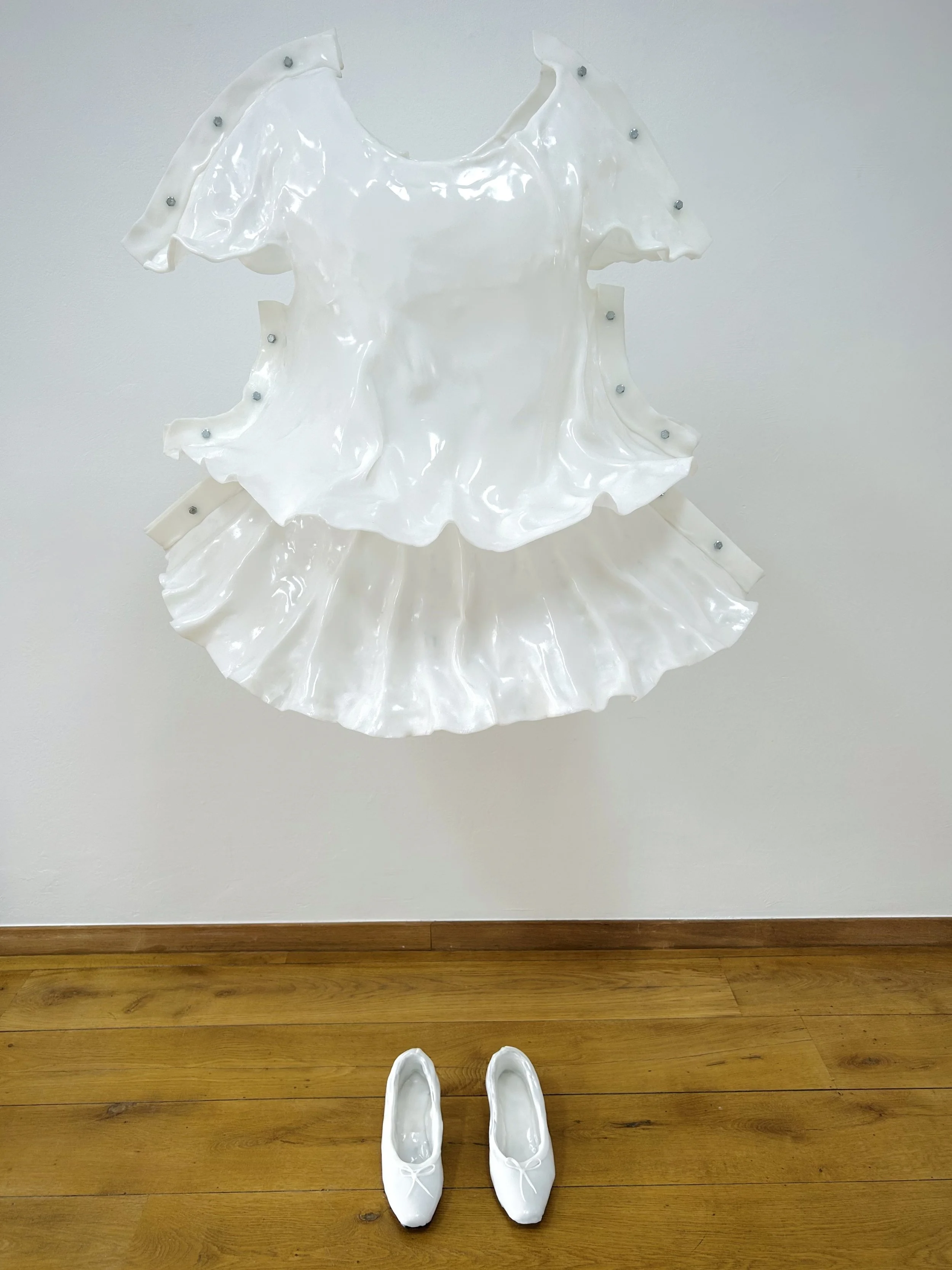 Lynn Van Hoydonck 
 HAPPY
 2024
 top,  skirt + heels
 80 x 100 cm
 Thermoplastic