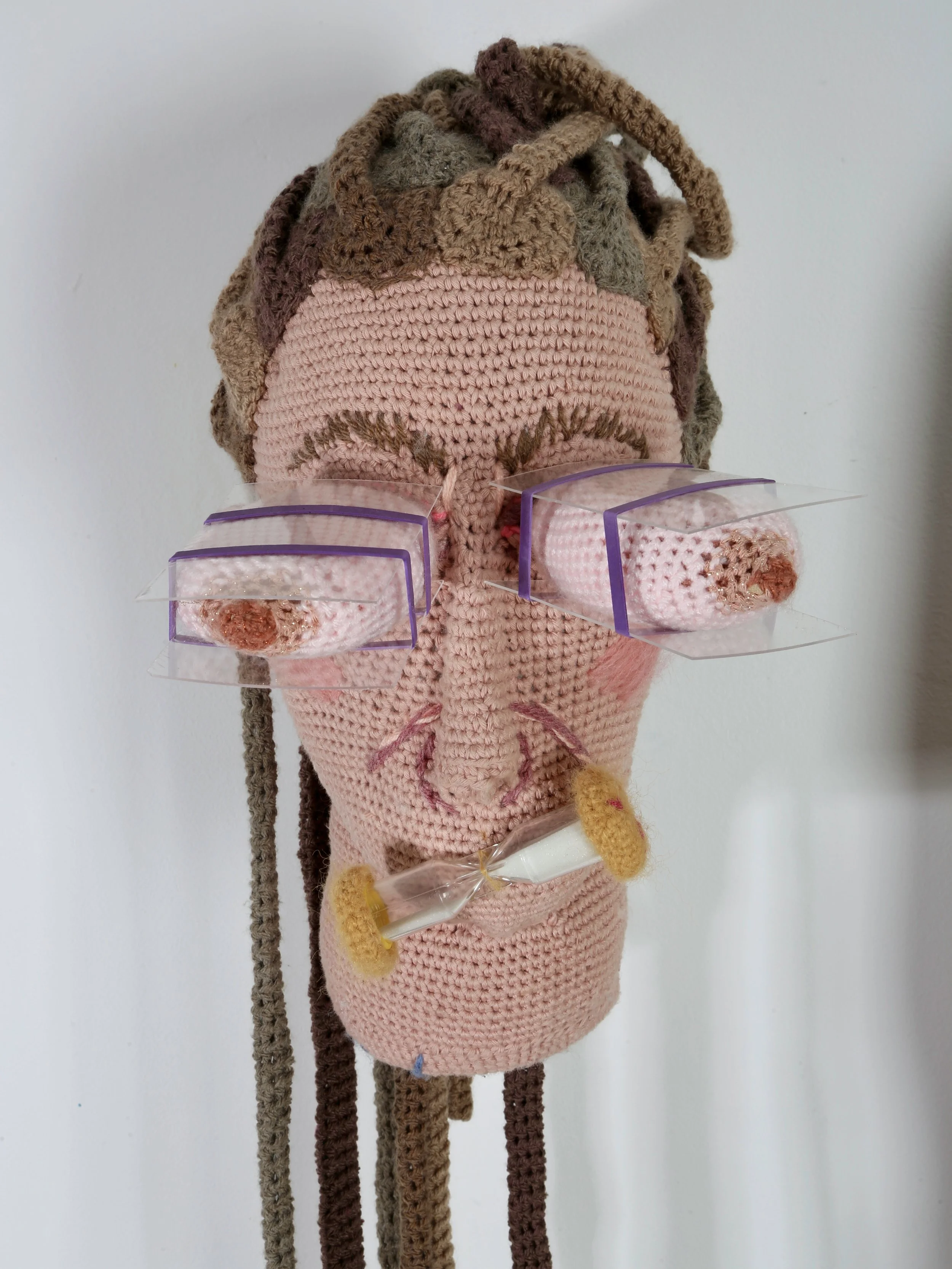  Tatum Kempers 
 BEEP BEEP PRESS
 Yarn (cotton, wool, acrylic, recycled plastic bottle yarn), teddy bear stuffing, rubber bands, plastic, hourglass
 approx. 80 × 25 cm