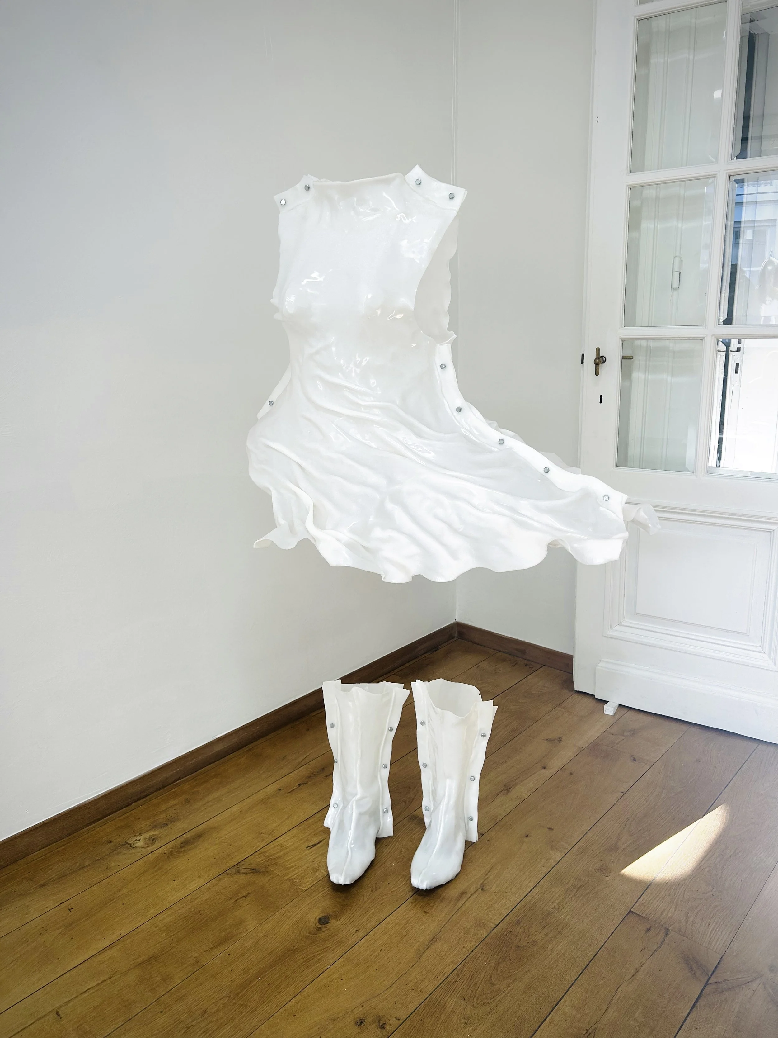  Lynn Van Hoydonck 
 FIERCE
 2024
 1 costume dress +1 pair of heels 
 95 x 100 cm 
 Thermoplastic