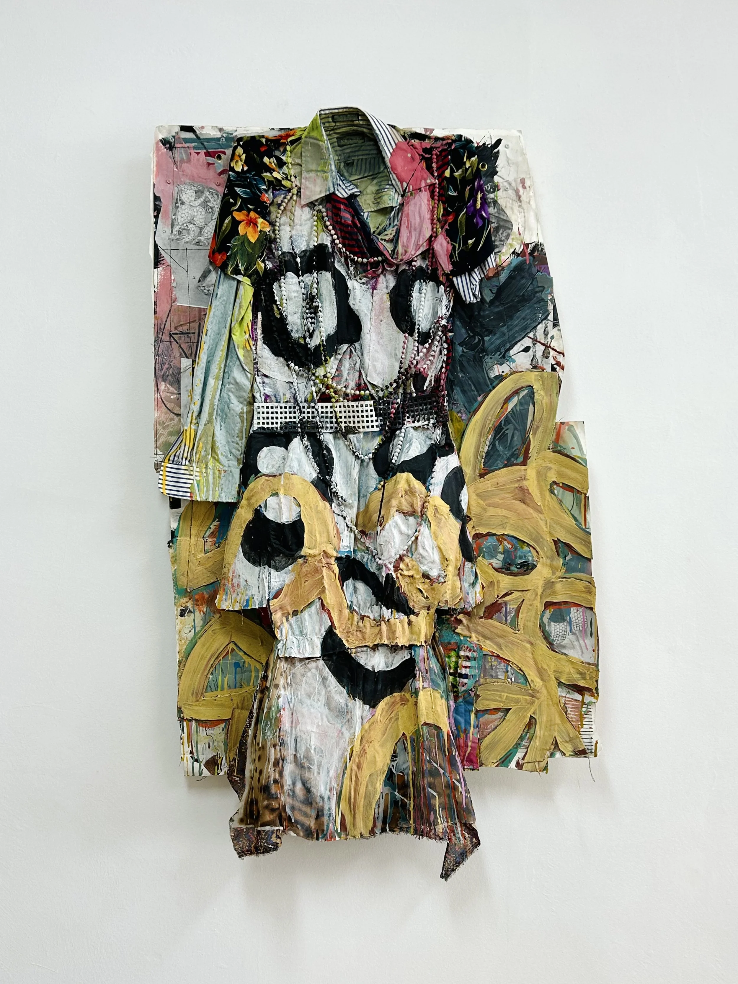 
 TAN DRESS 
 Fabrics, collage, papers, paint
 127 X 76 X 12,5 cm
 2013